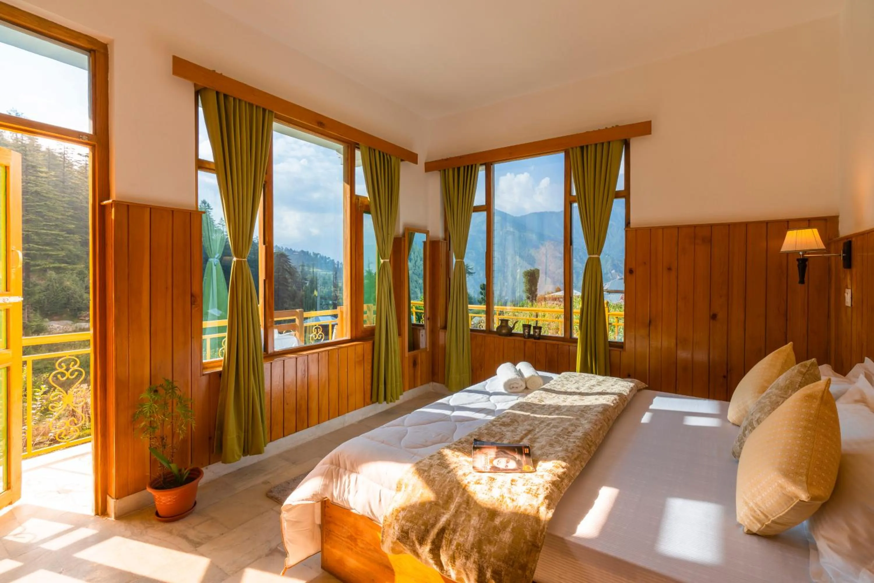 Day, Bed in Zostel Shangarh, Kullu