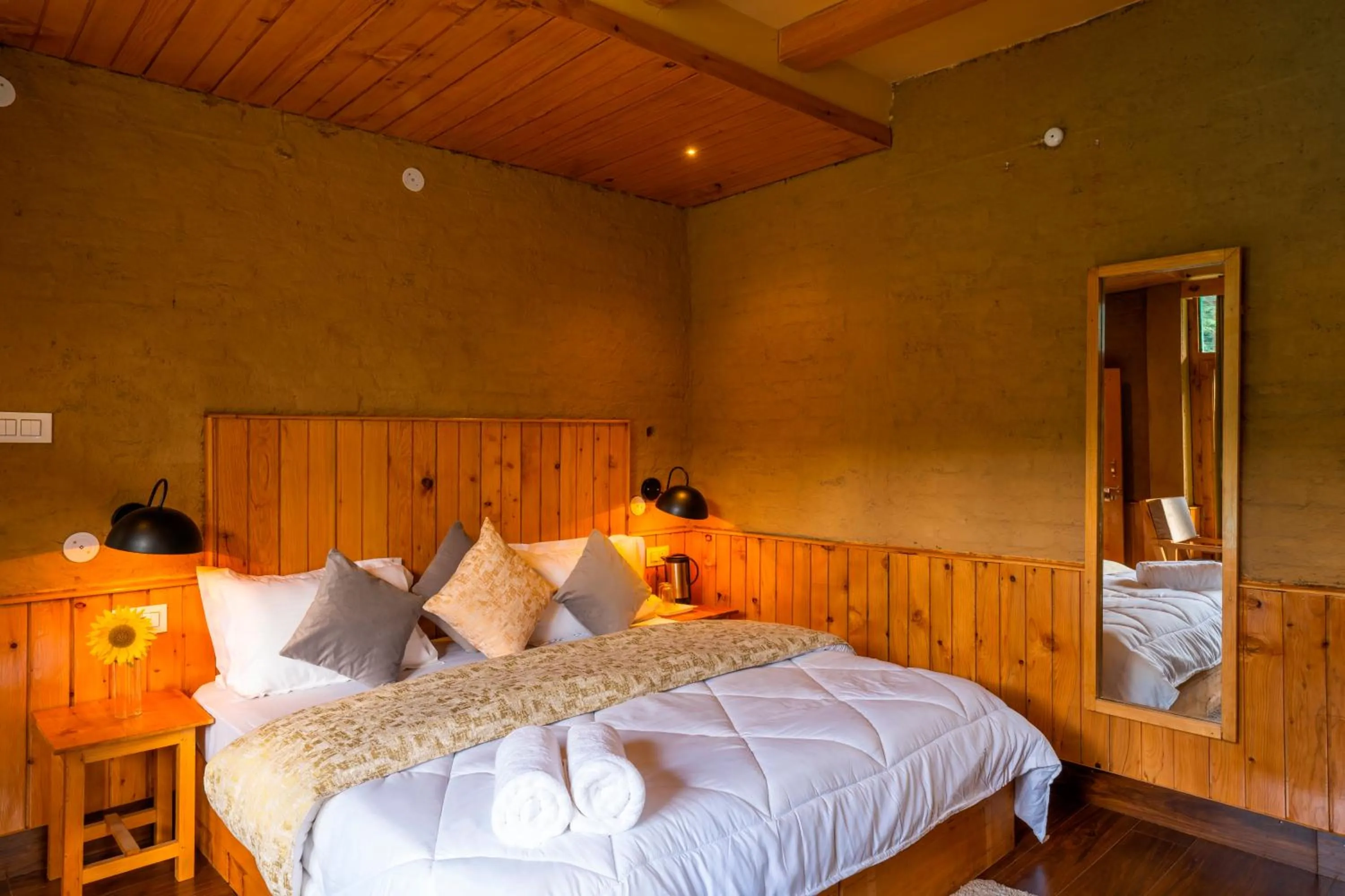 Bed in Zostel Shangarh, Kullu