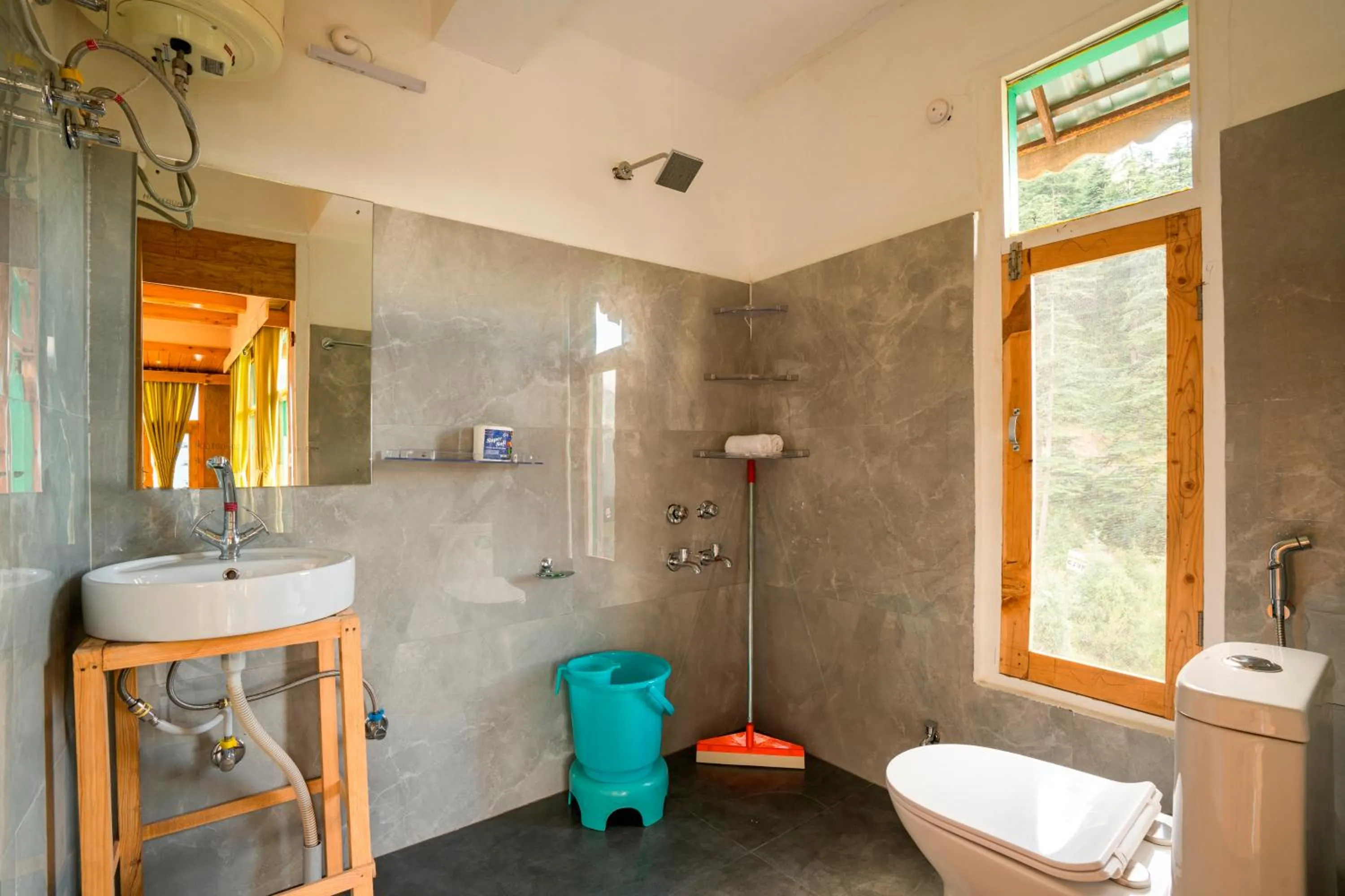 Bathroom in Zostel Shangarh, Kullu
