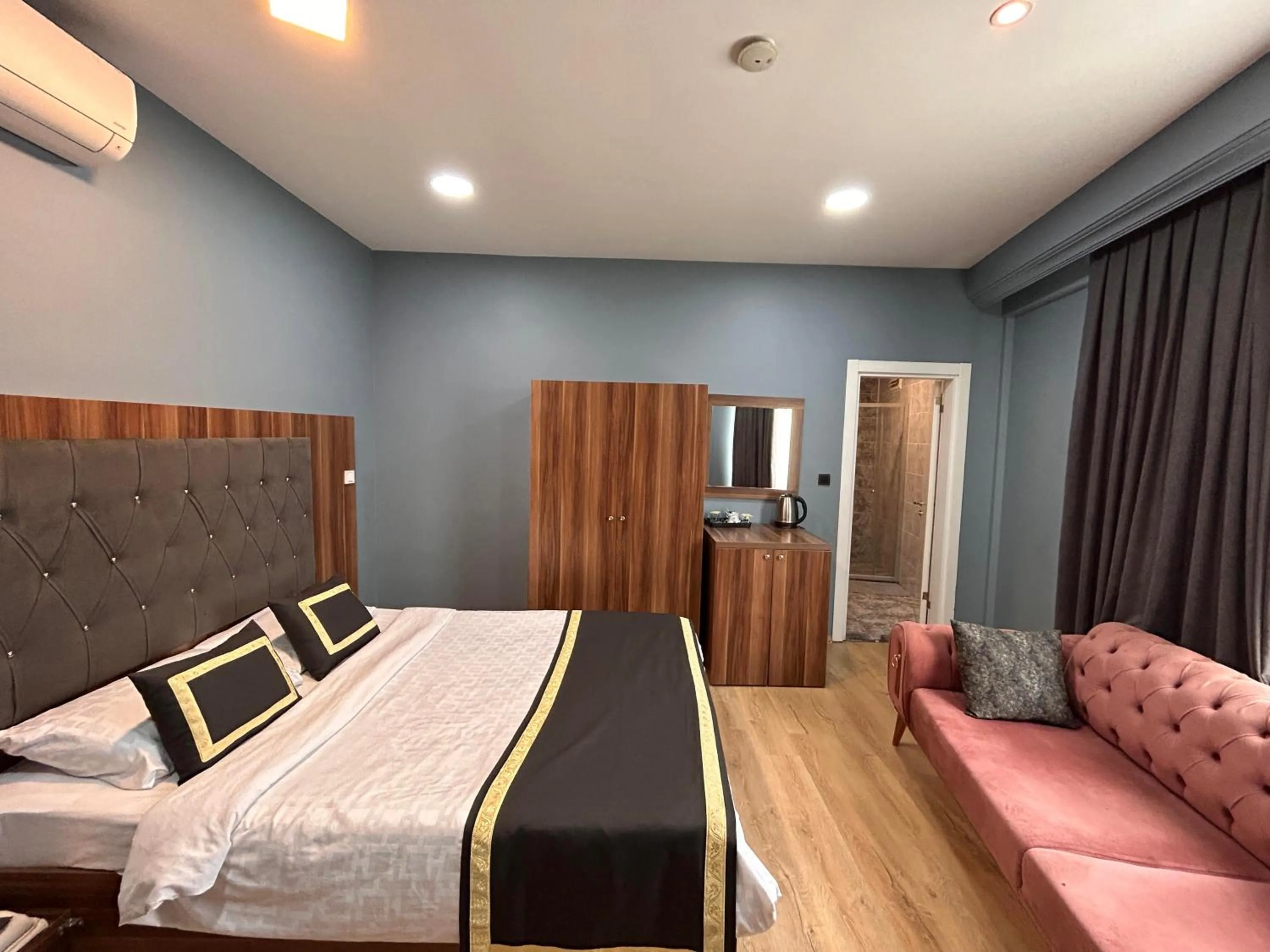 Photo of the whole room in OTTOMAN İSTANBUL AİRPORT OTEL