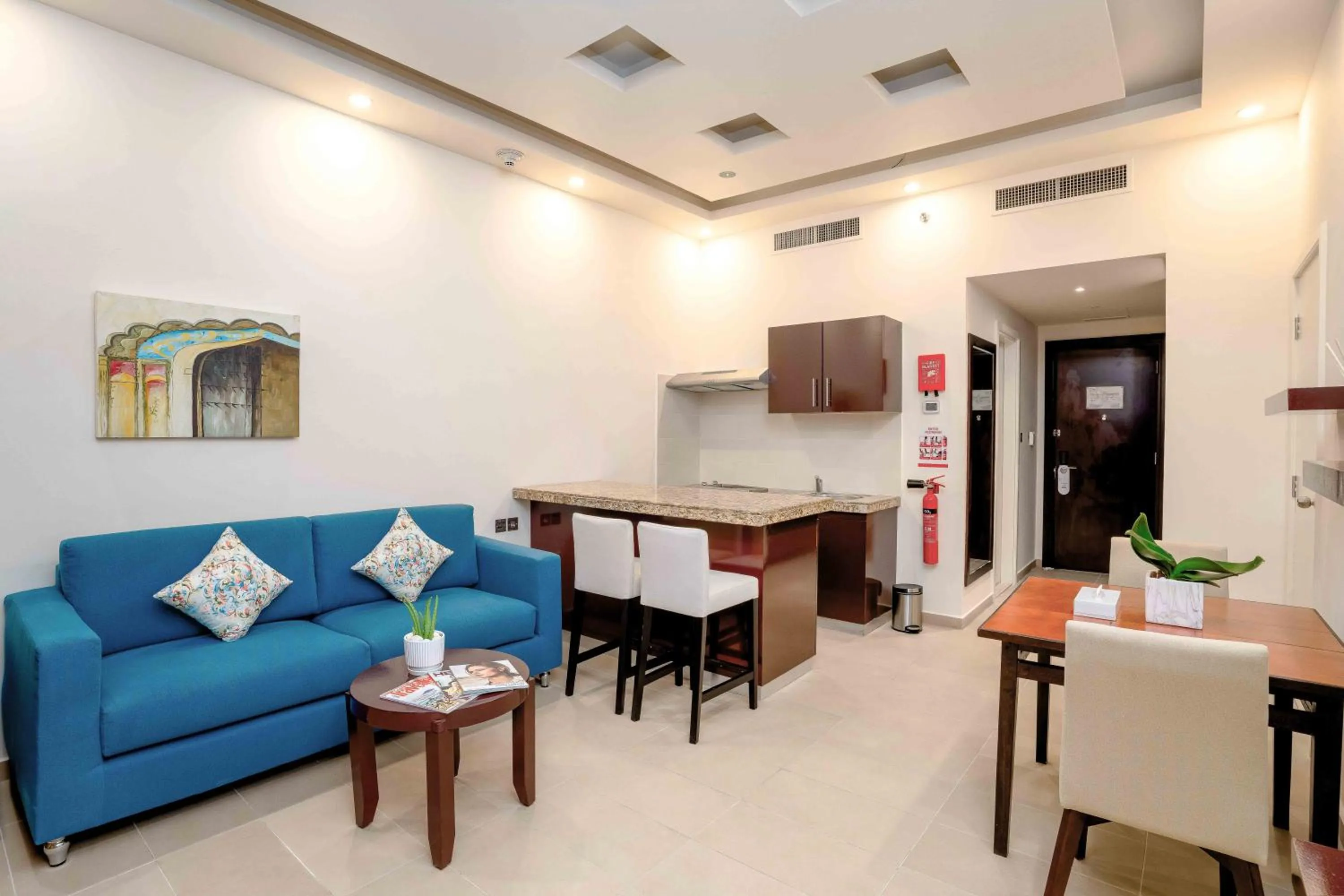 Kitchen or kitchenette in Metropolitan Al Mafraq Hotel