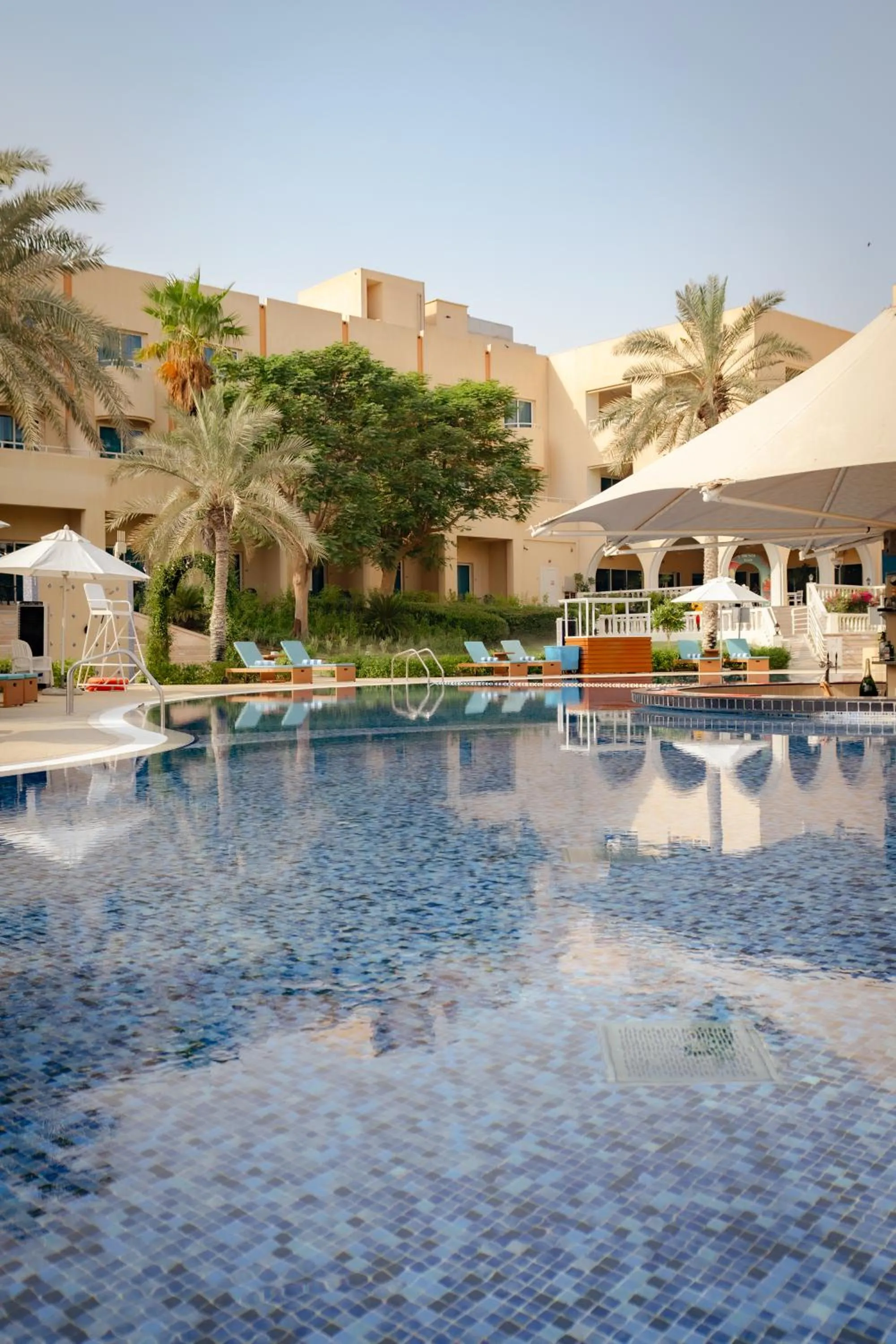 Swimming pool in Metropolitan Al Mafraq Hotel