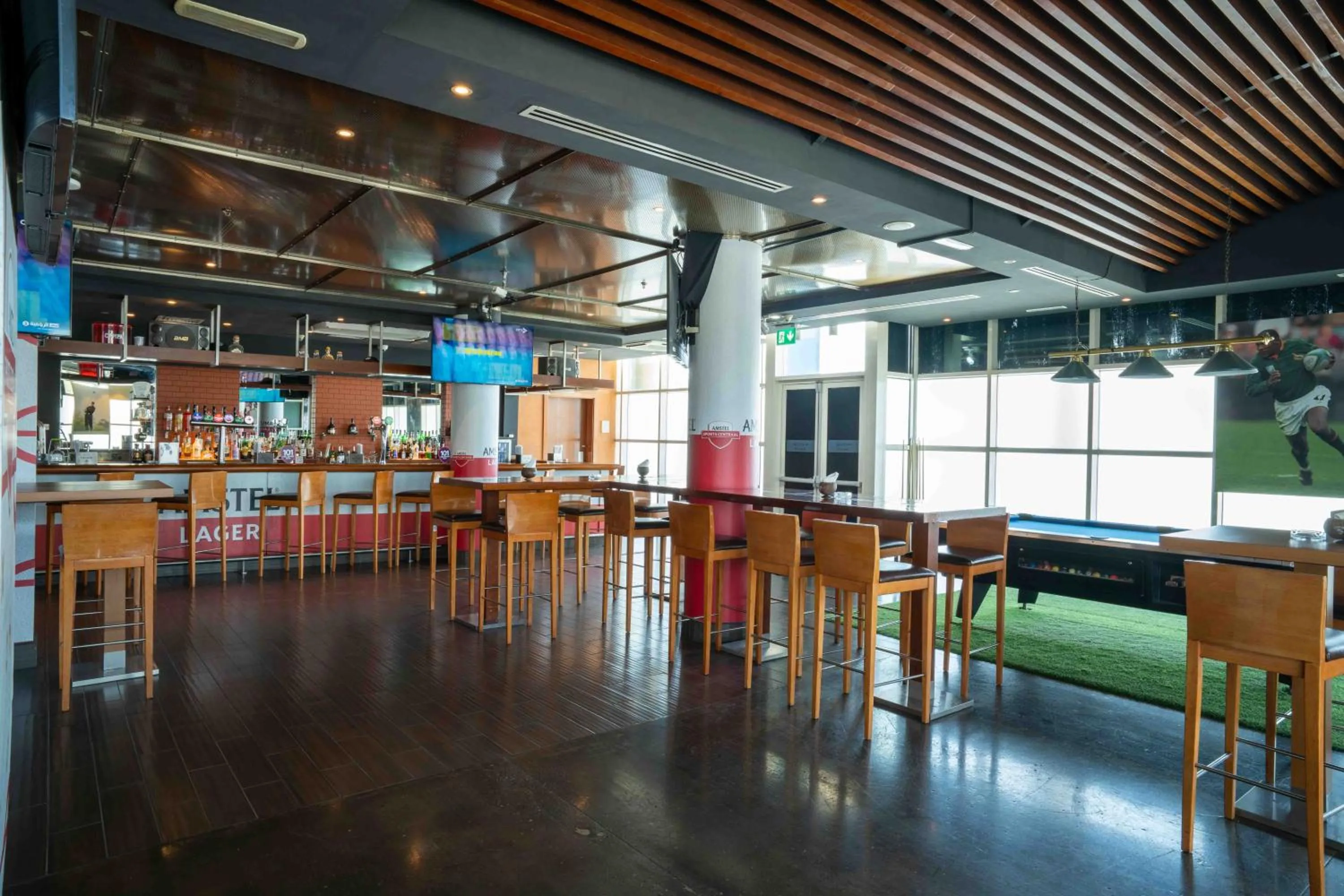 Lounge or bar in Metropolitan Al Mafraq Hotel