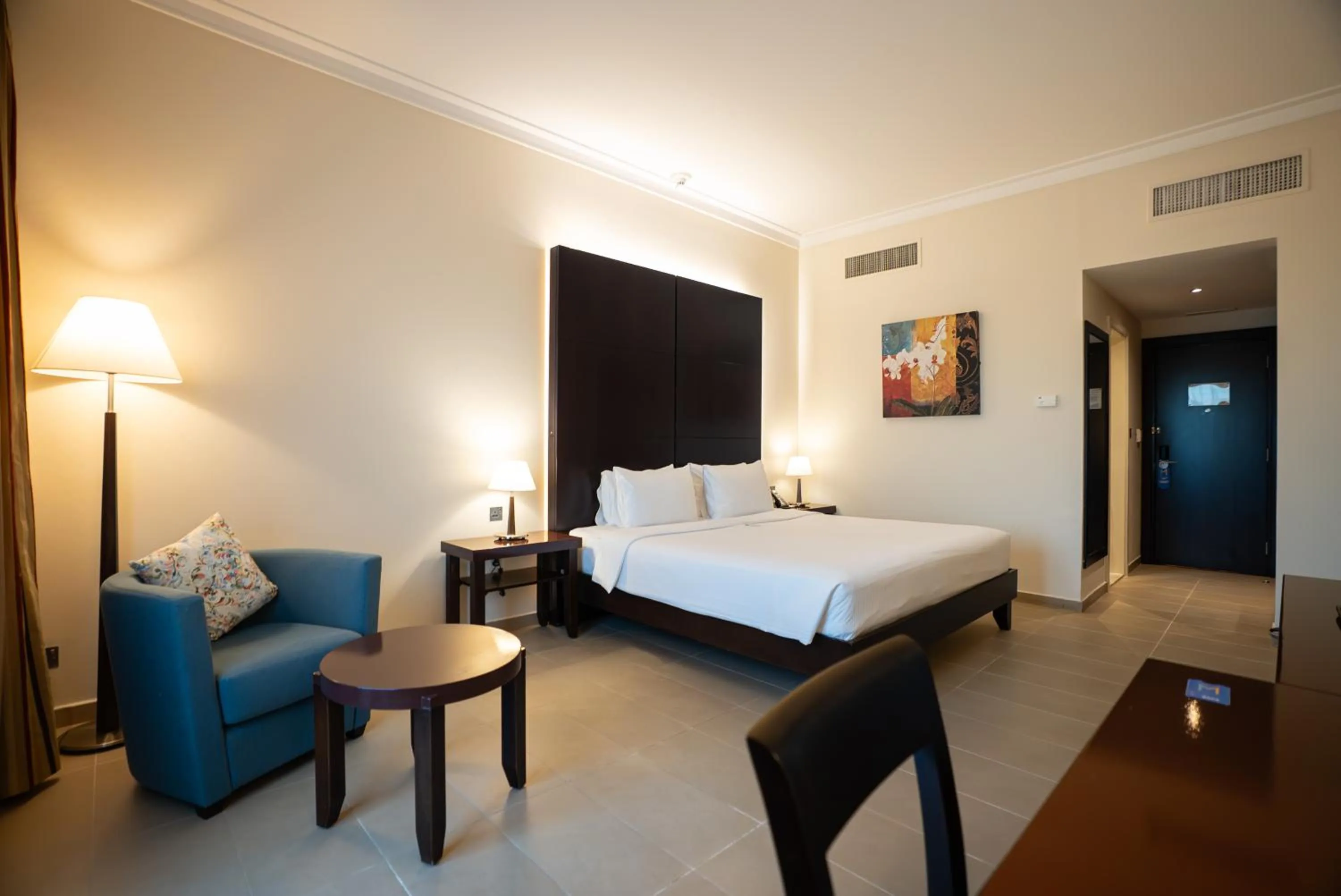 Bedroom, Bed in Metropolitan Al Mafraq Hotel