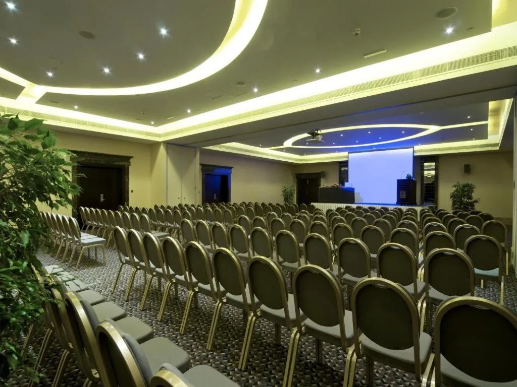 Meeting/conference room in Metropolitan Al Mafraq Hotel
