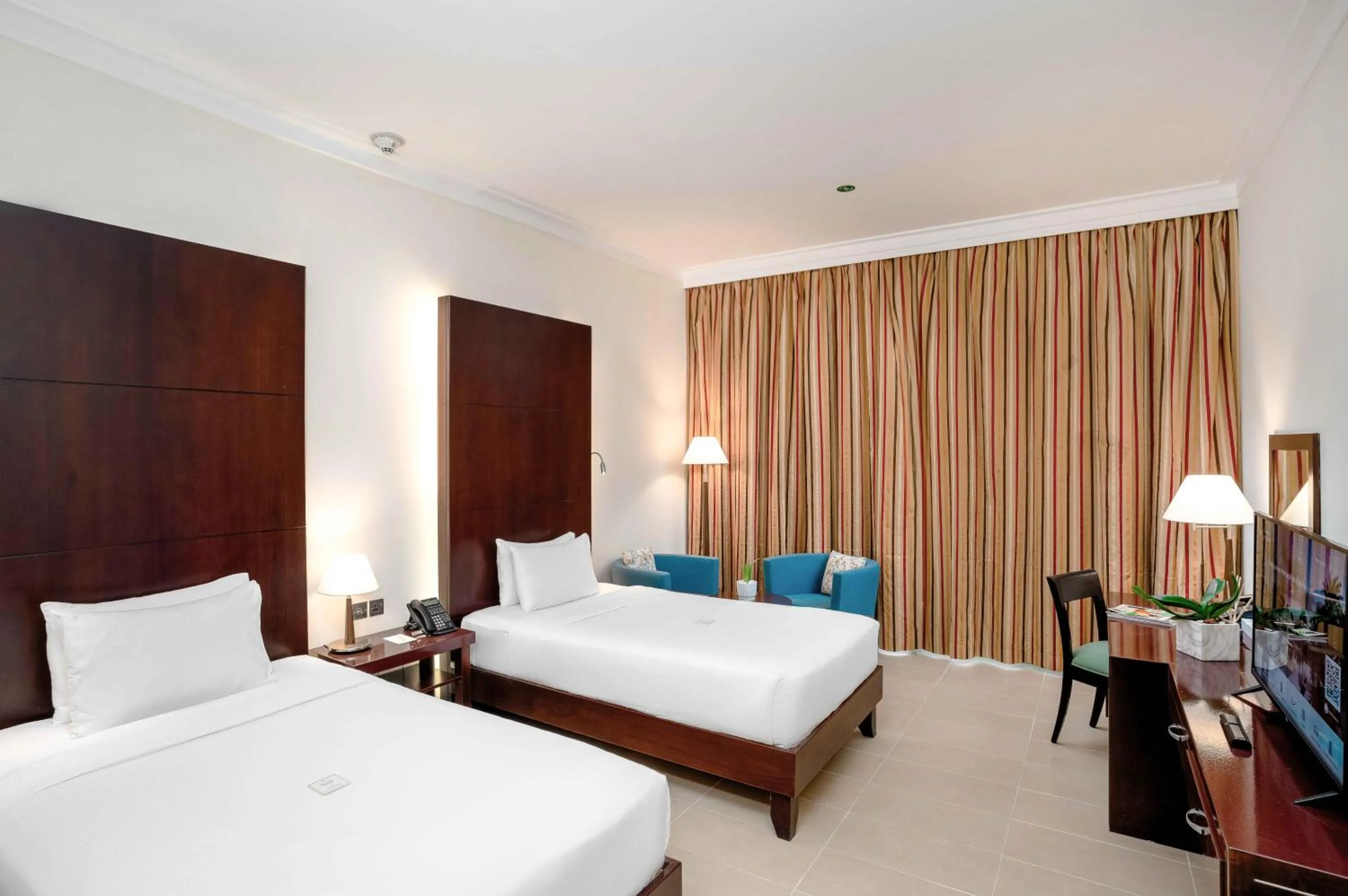 Deluxe Twin Pool View - single occupancy in Metropolitan Al Mafraq Hotel