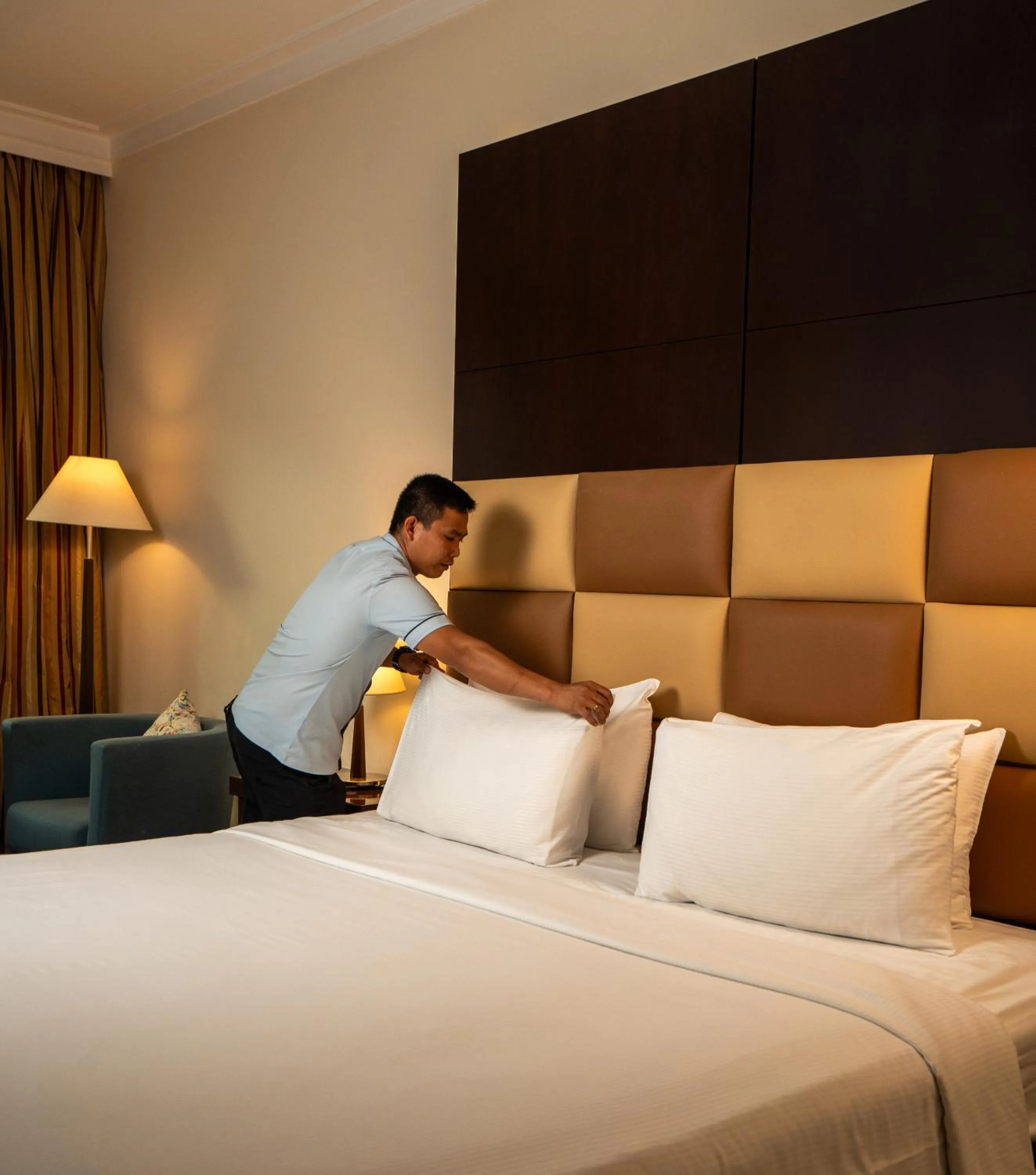 Bedroom, Bed in Metropolitan Al Mafraq Hotel