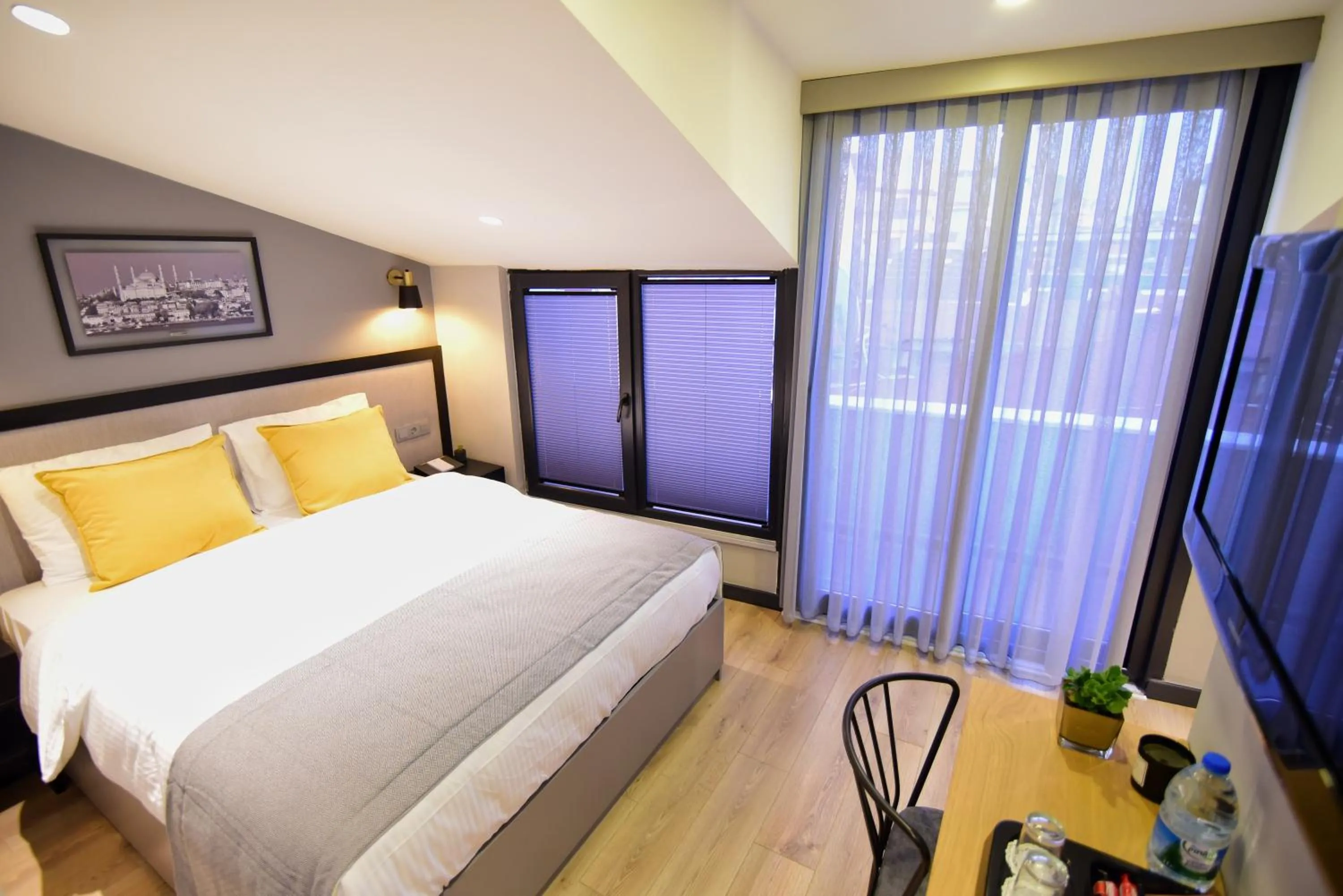 Bedroom, Bed in The Row Taksim Hotel