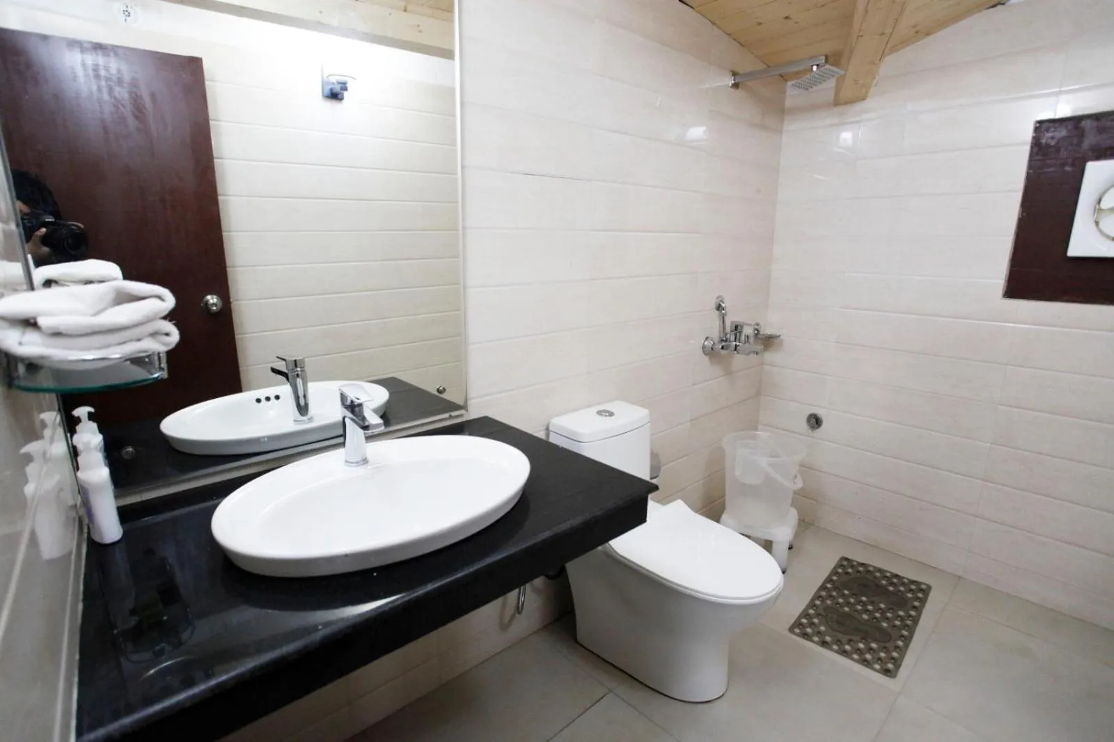 Bathroom in Manu Maharani Regency