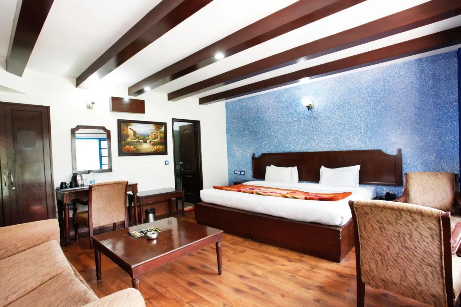 Photo of the whole room, Bed in Manu Maharani Regency