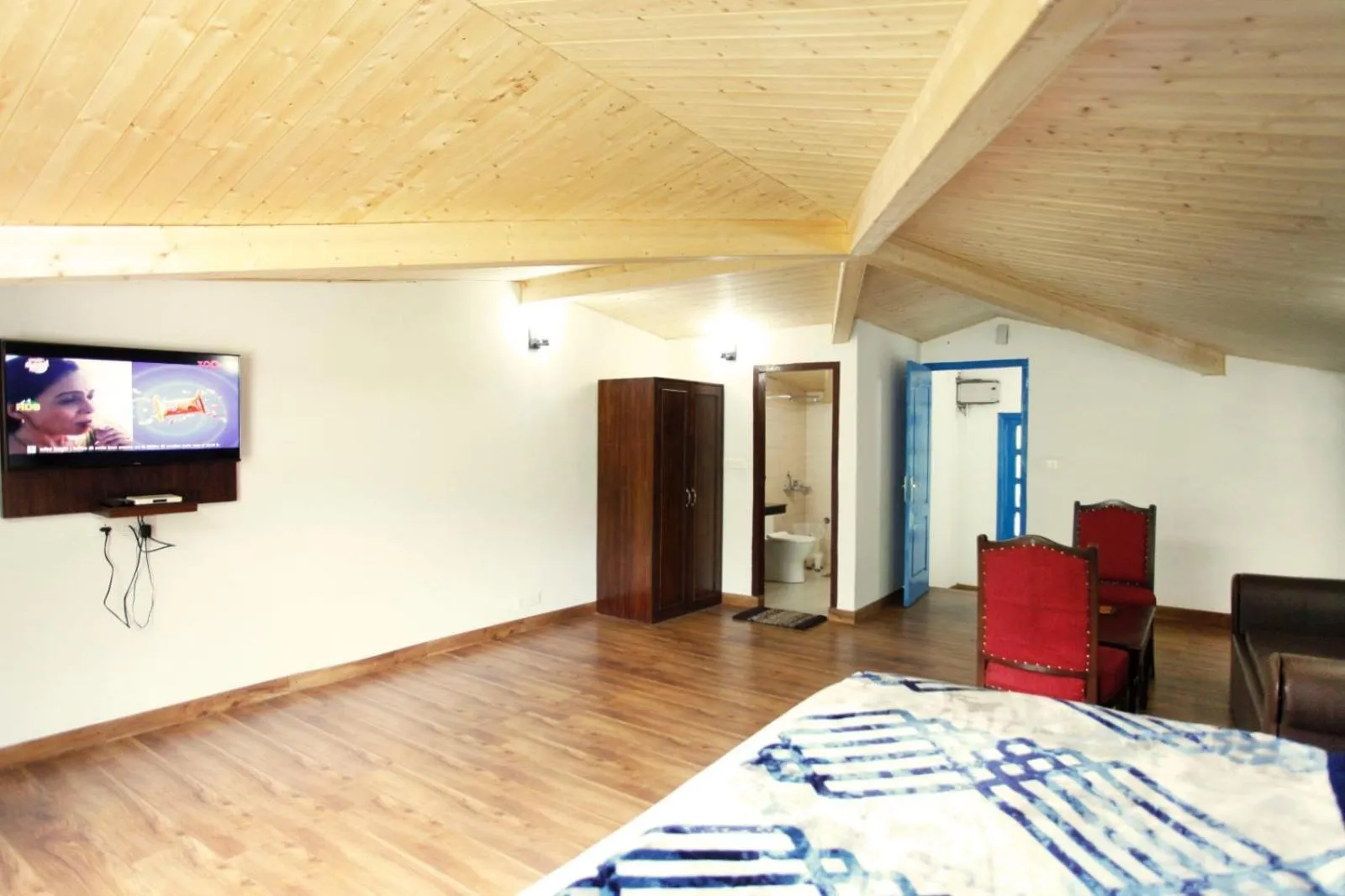 Photo of the whole room, Bed in Manu Maharani Regency