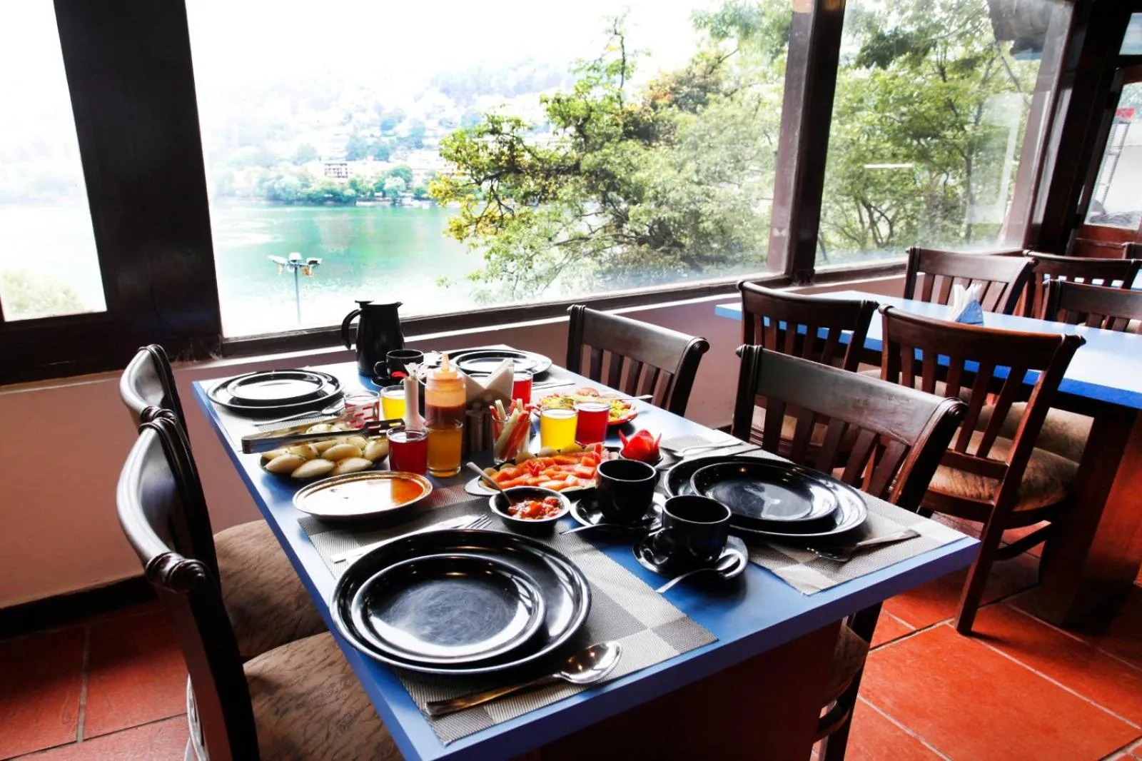 Food and drinks in Manu Maharani Regency