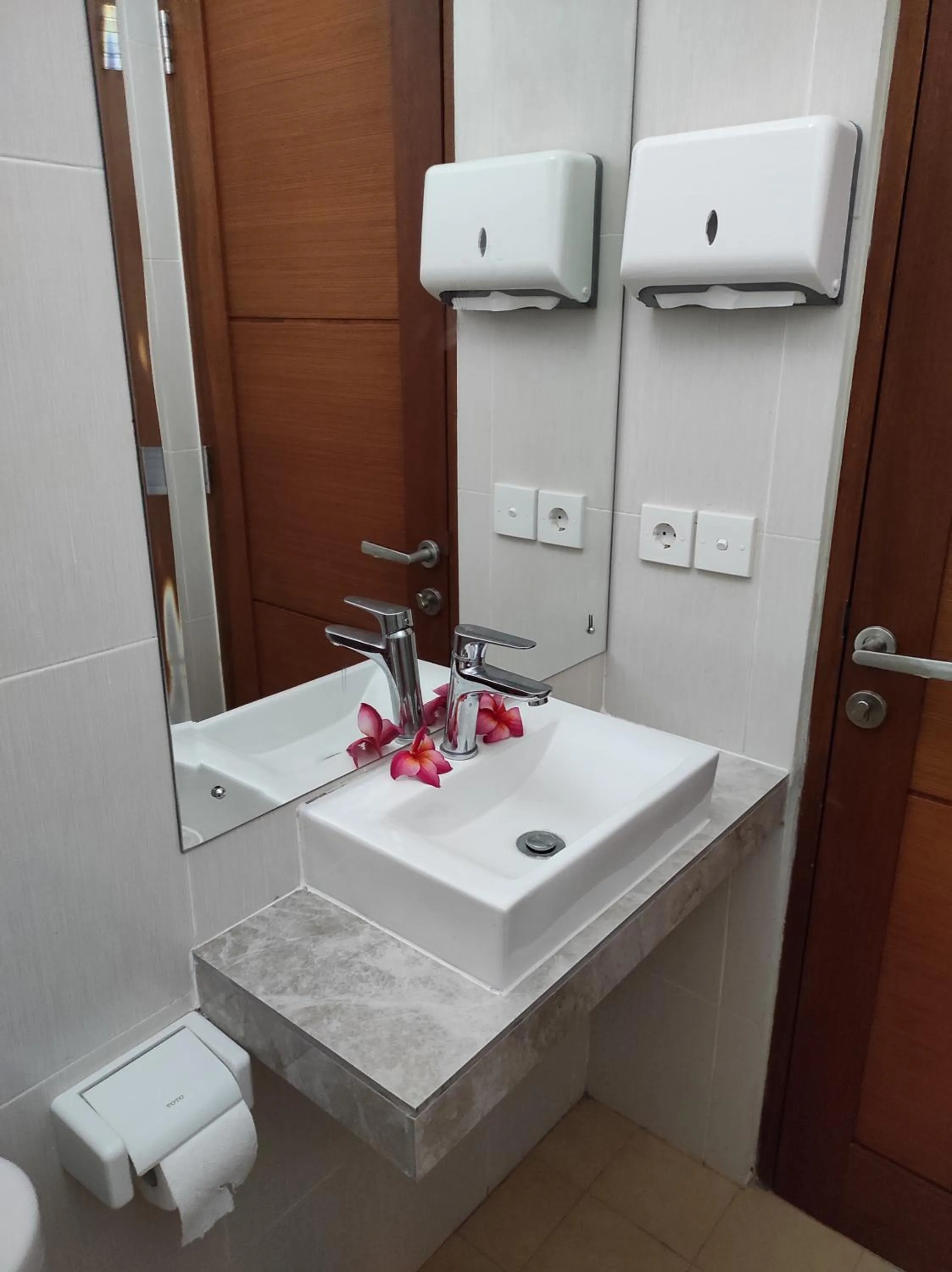 Shower in Kubu Di-Kayla's