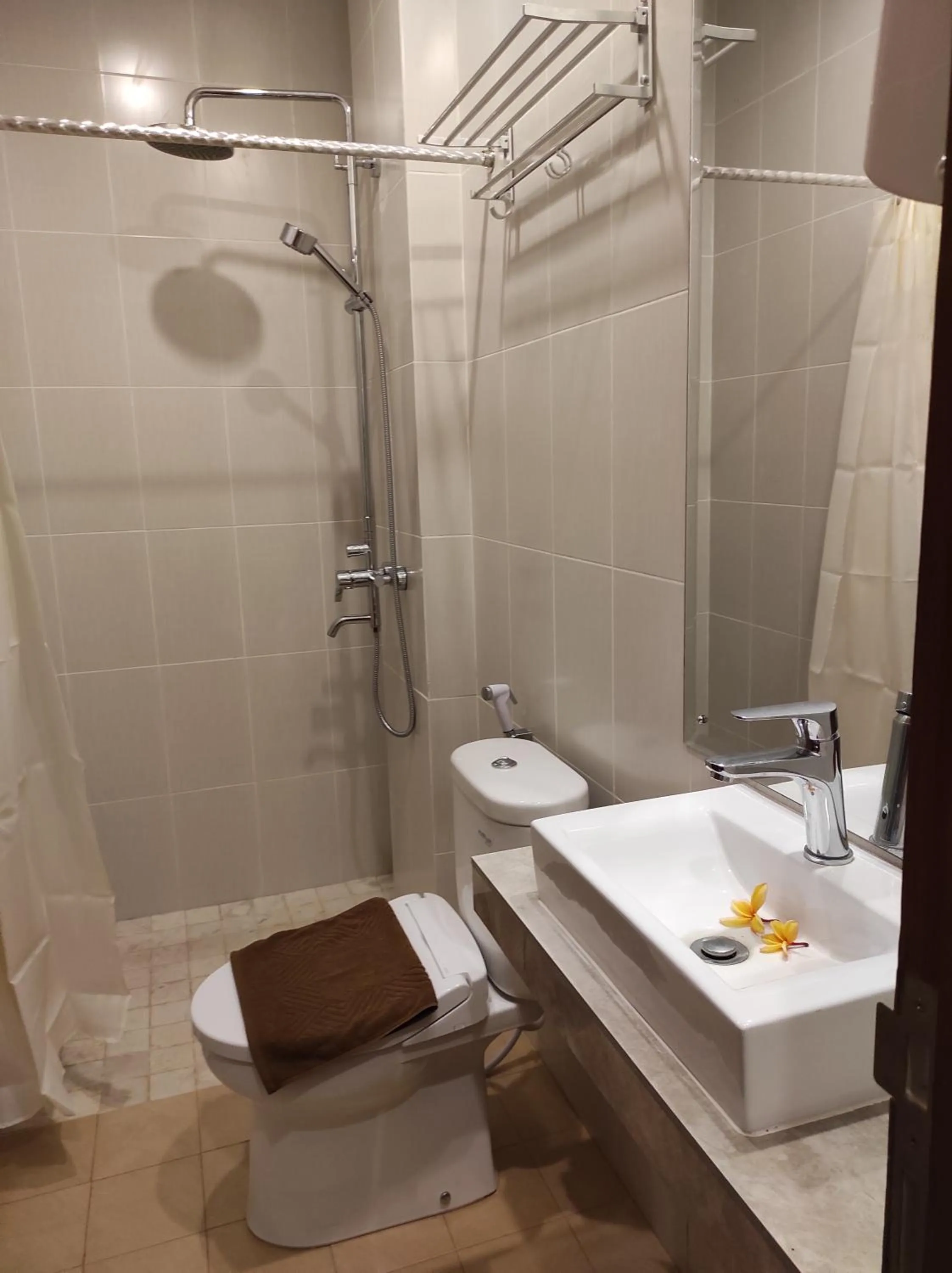 Shower in Kubu Di-Kayla's