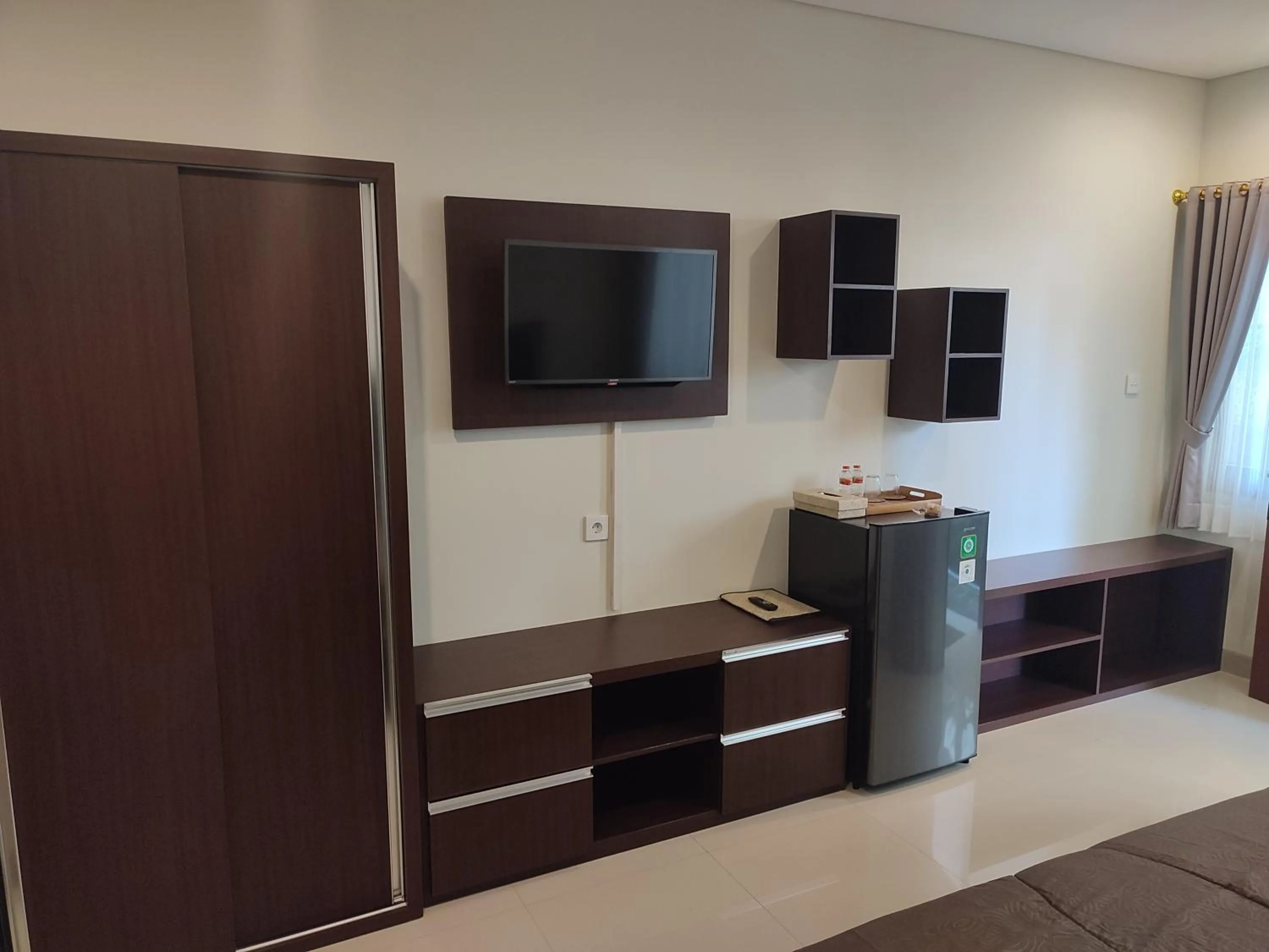 Communal lounge/ TV room in Kubu Di-Kayla's