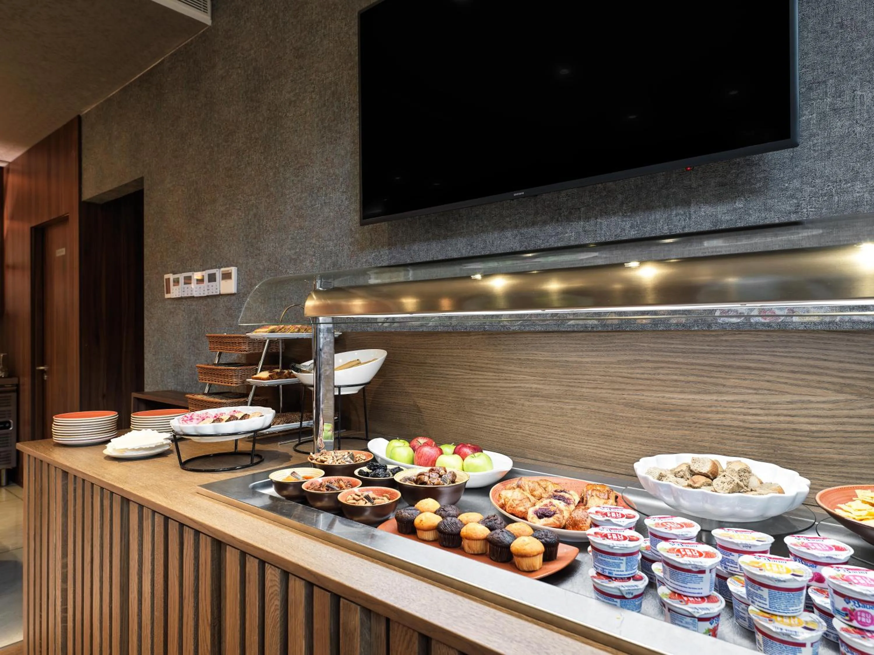 Restaurant/places to eat in Leonardo Boutique Hotel Larnaca