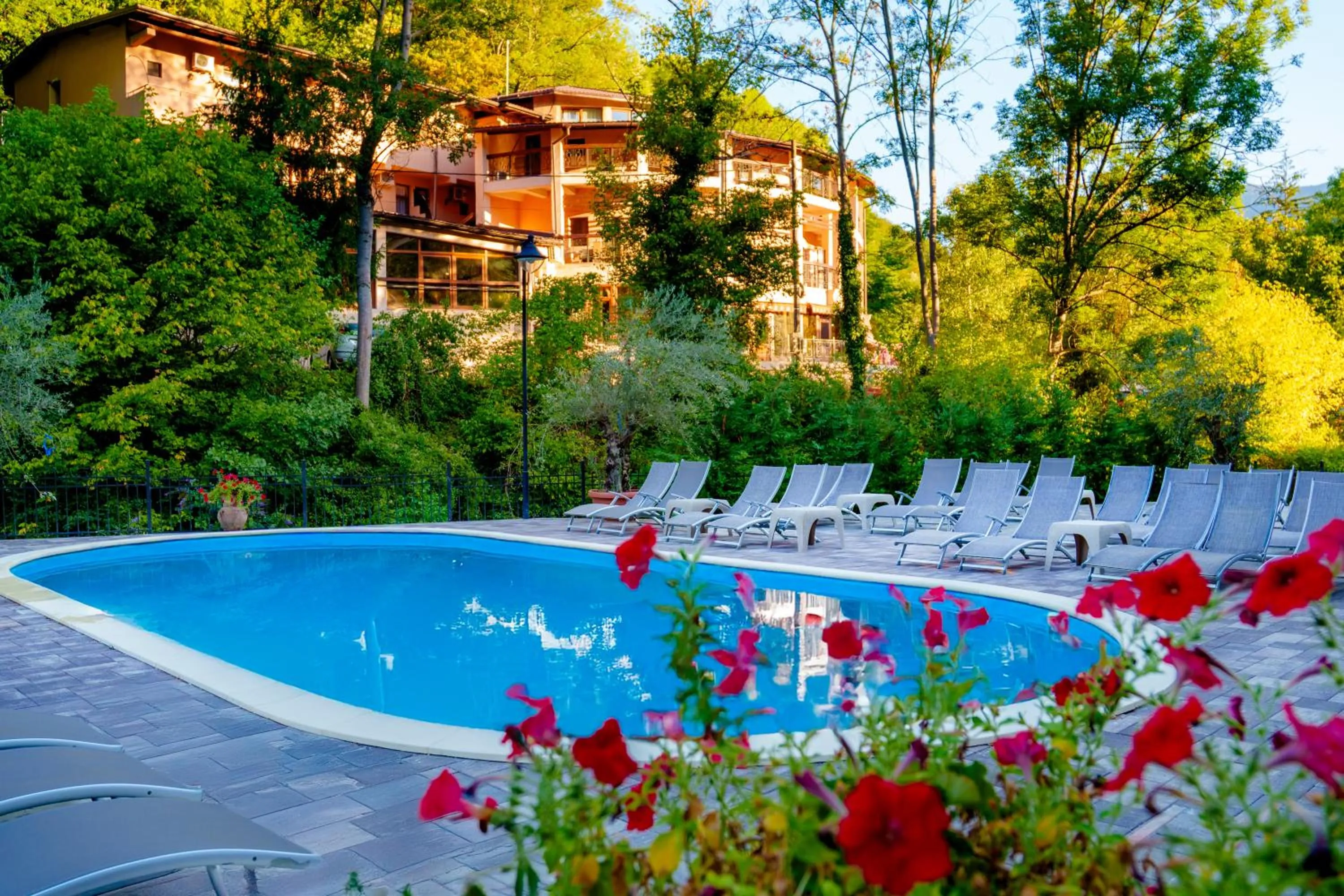 Swimming pool in Hotel IZVOARE Caciulata