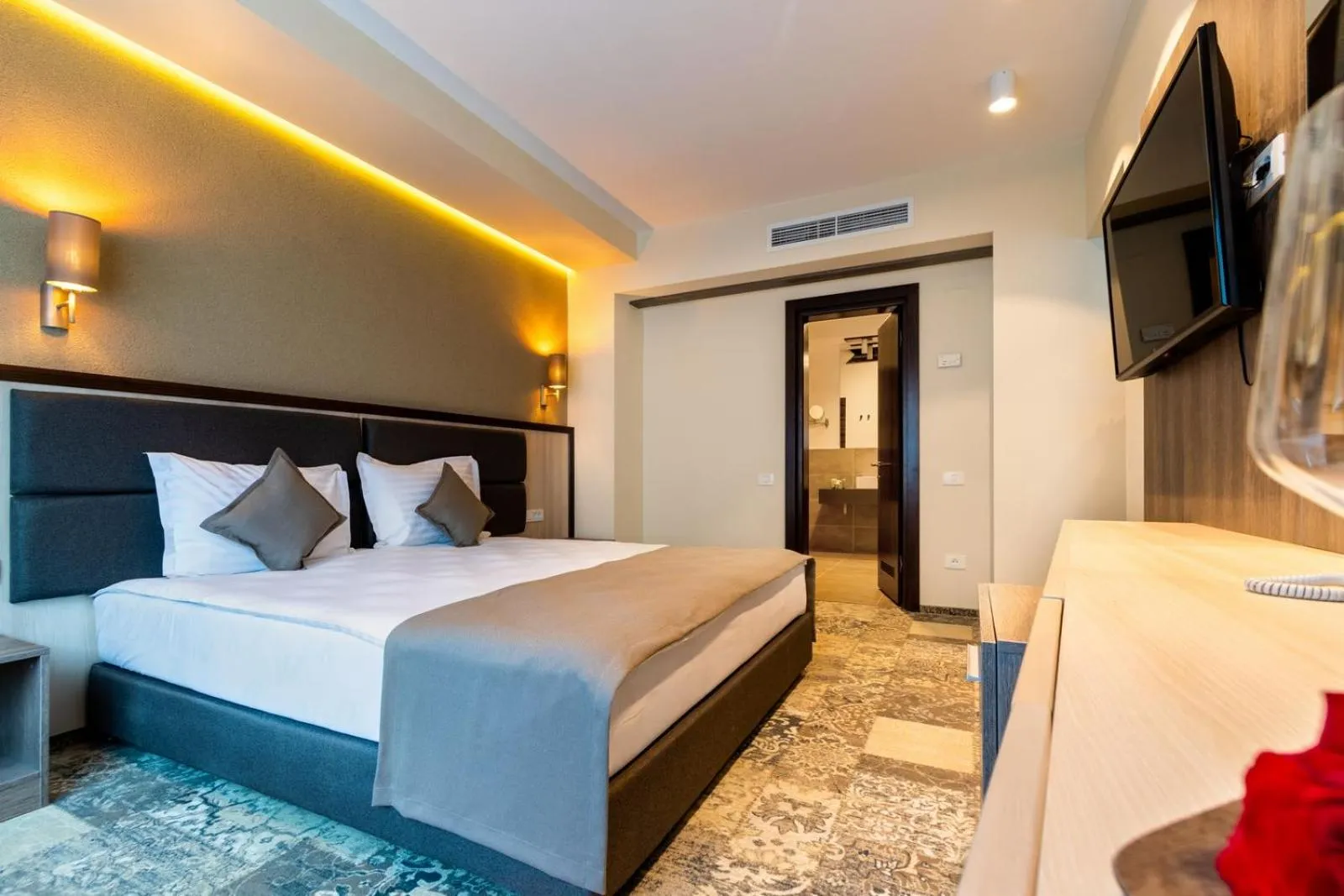 TV and multimedia, Bed in Hotel IZVOARE Caciulata