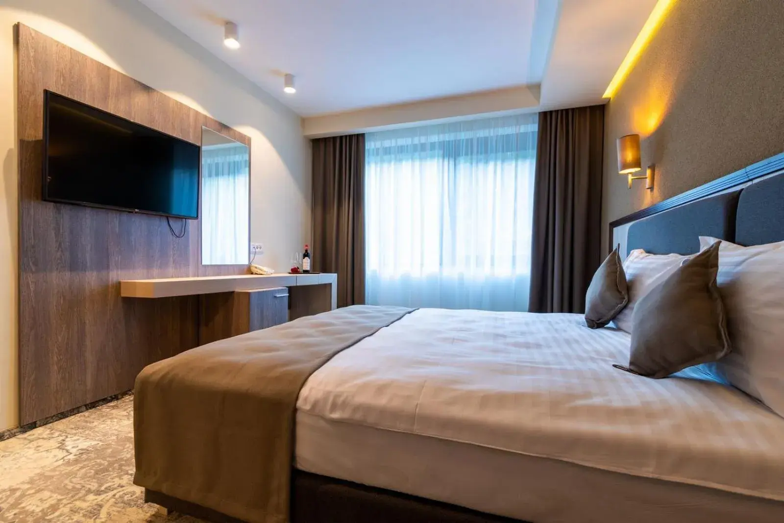Deluxe Double or Twin Room with River View - single occupancy in Hotel IZVOARE Caciulata Deluxe Double or Twin Room with River View - single occupancy in Hotel IZVOARE Caciulata