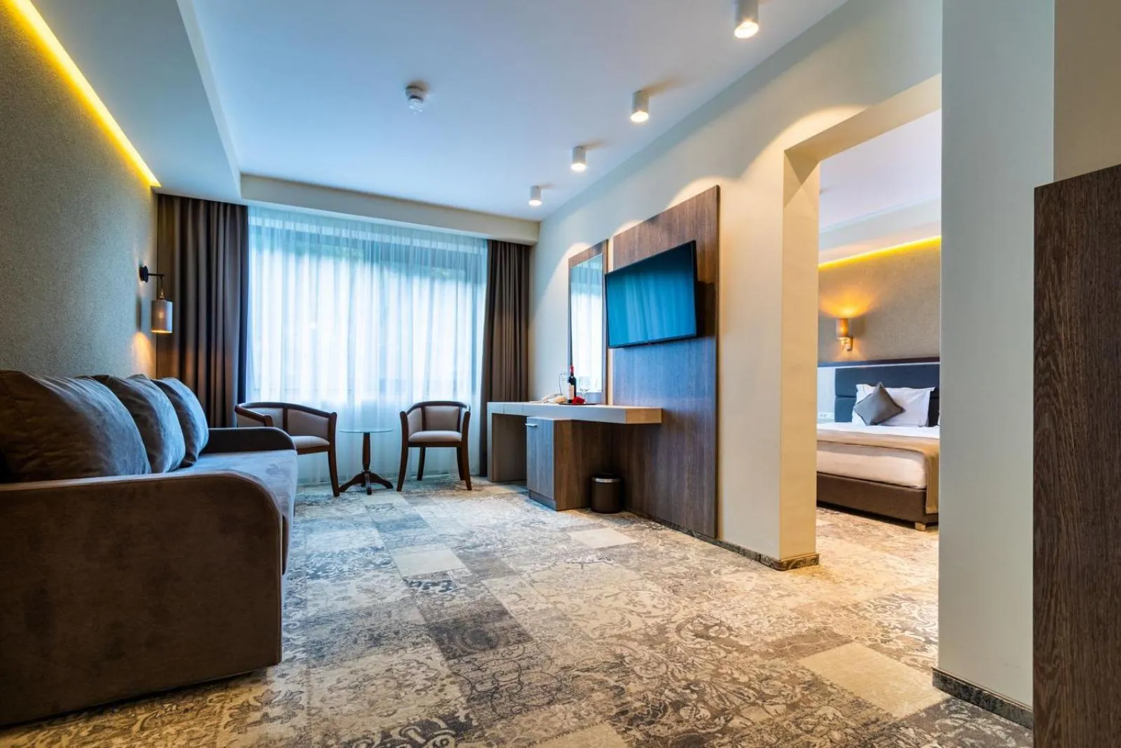 Communal lounge/ TV room, Bed in Hotel IZVOARE Caciulata