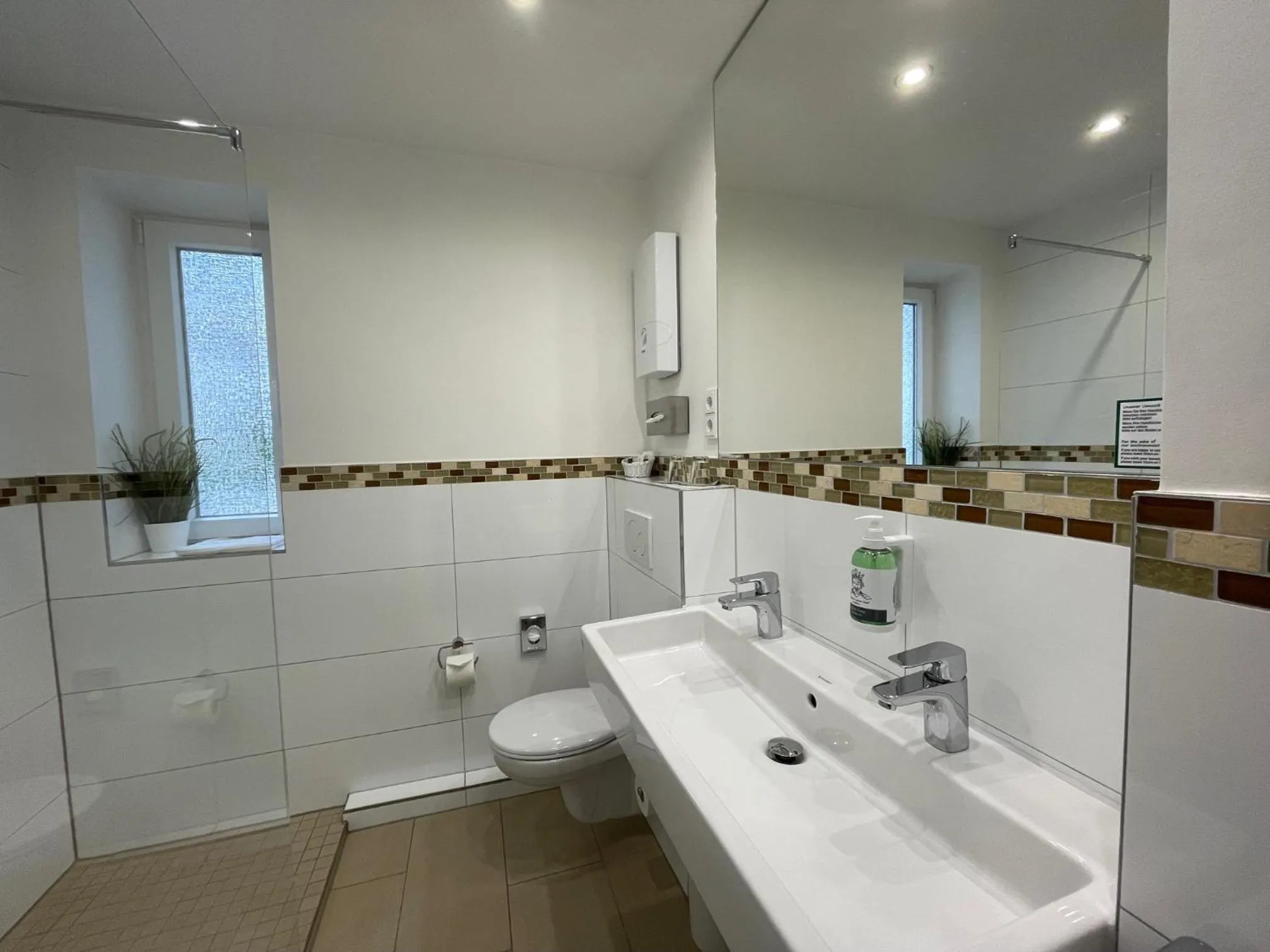 Shower in Cityhotel Kaiser Karl Aachen