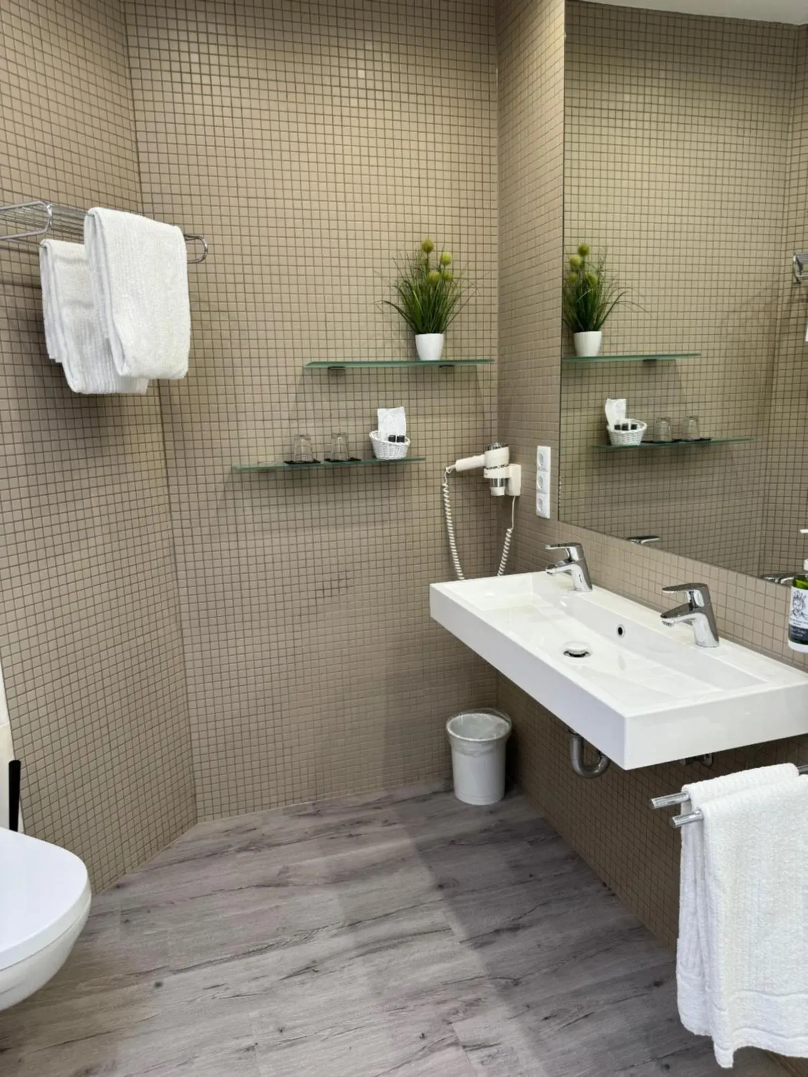 Junior Suite - single occupancy in Cityhotel Kaiser Karl Aachen Junior Suite - single occupancy in Cityhotel Kaiser Karl Aachen