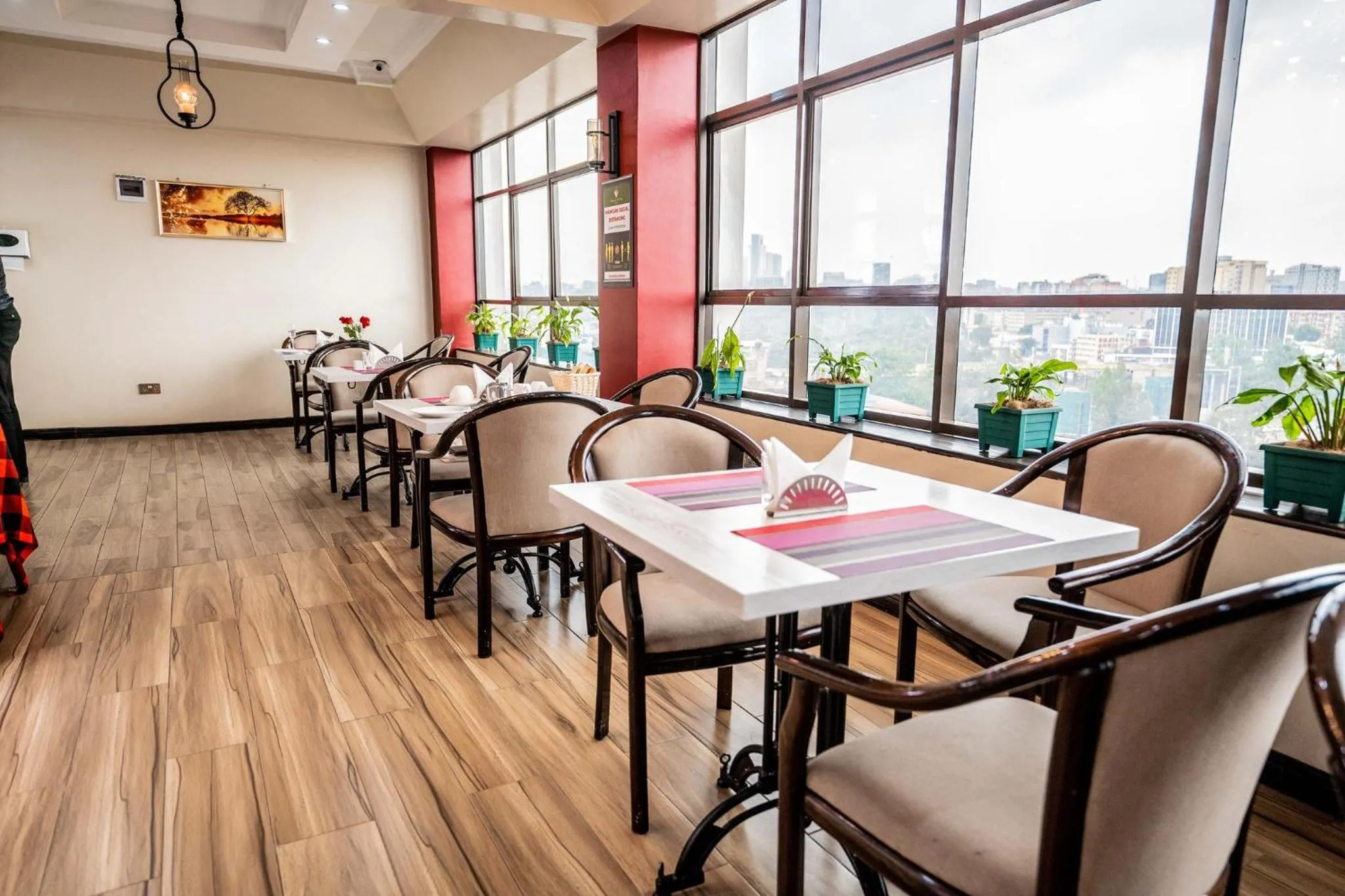 Restaurant/Places to Eat in Hemak Suites