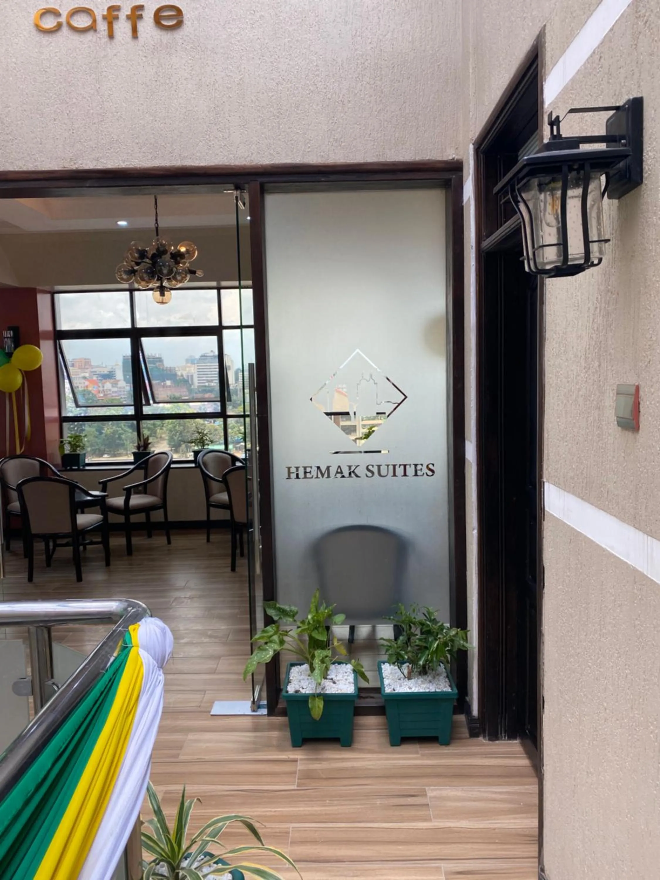 Restaurant/places to eat in Hemak Suites