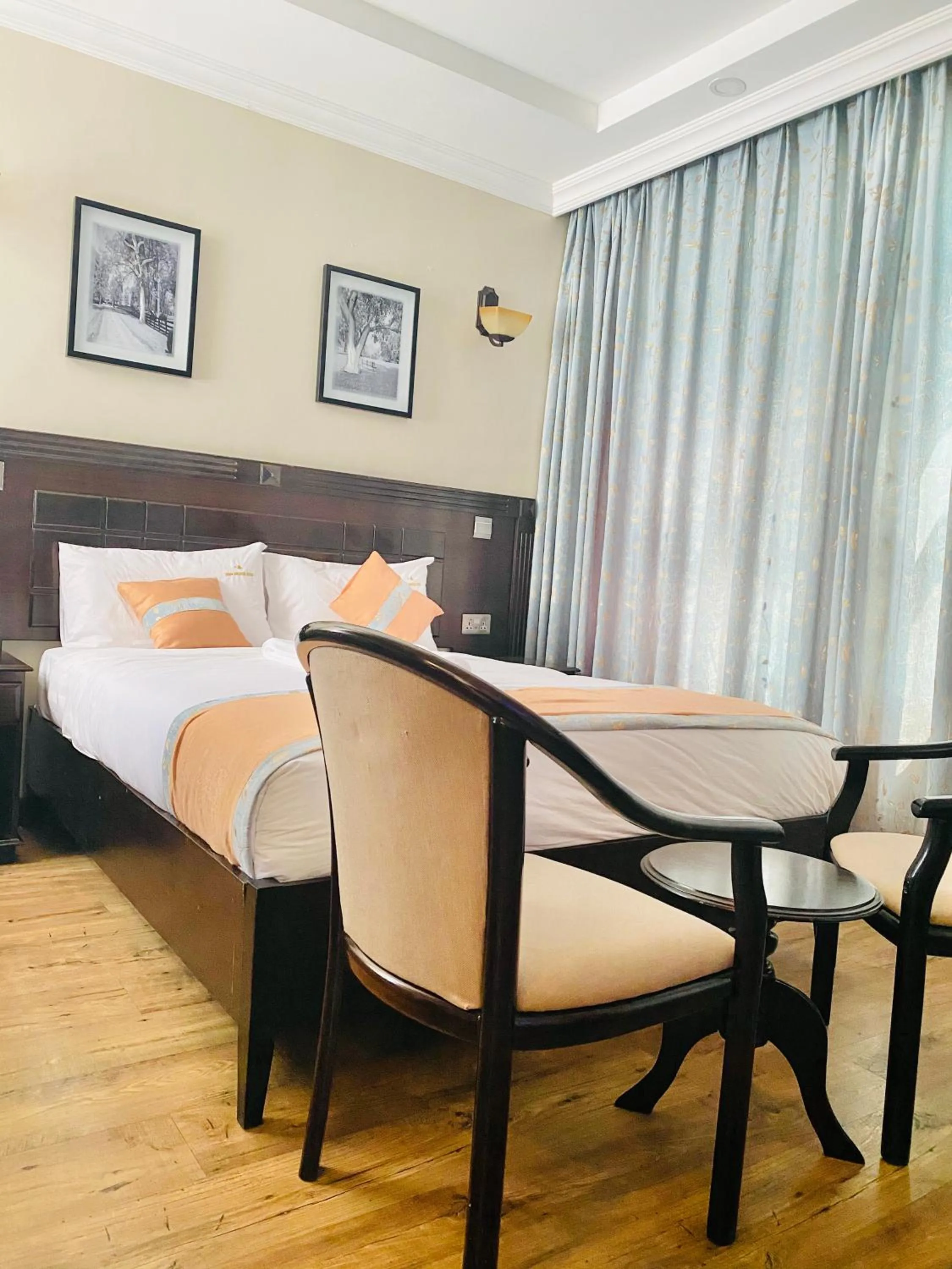 Bedroom, Dining Area in Hemak Suites