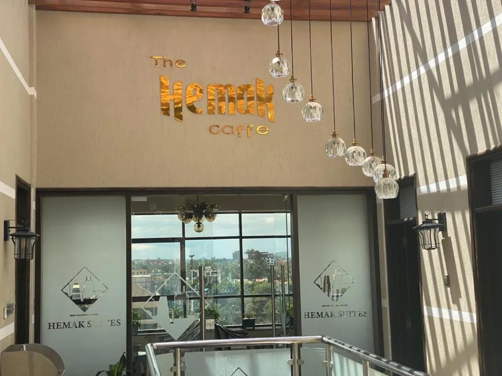 Restaurant/places to eat, Facade/Entrance in Hemak Suites