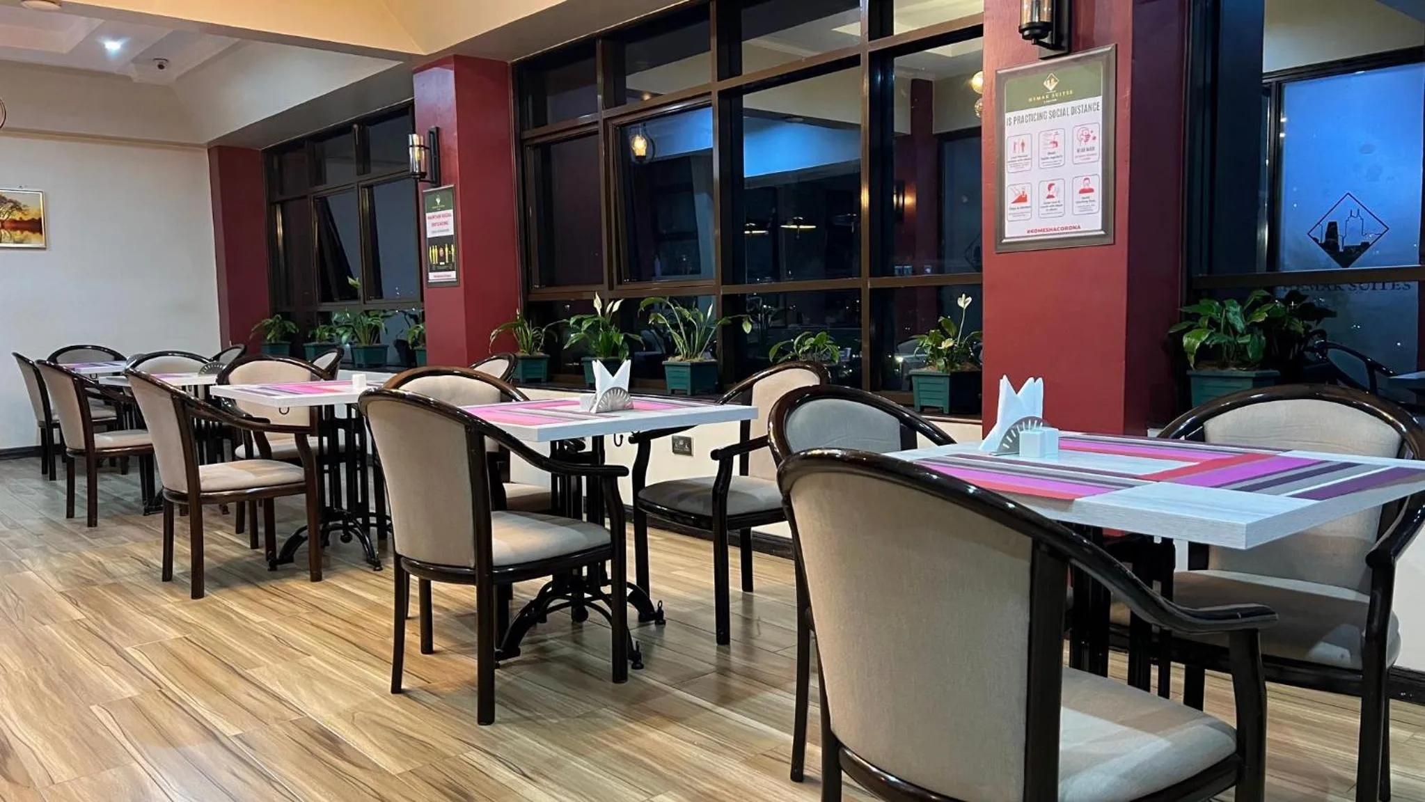 Restaurant/Places to Eat in Hemak Suites