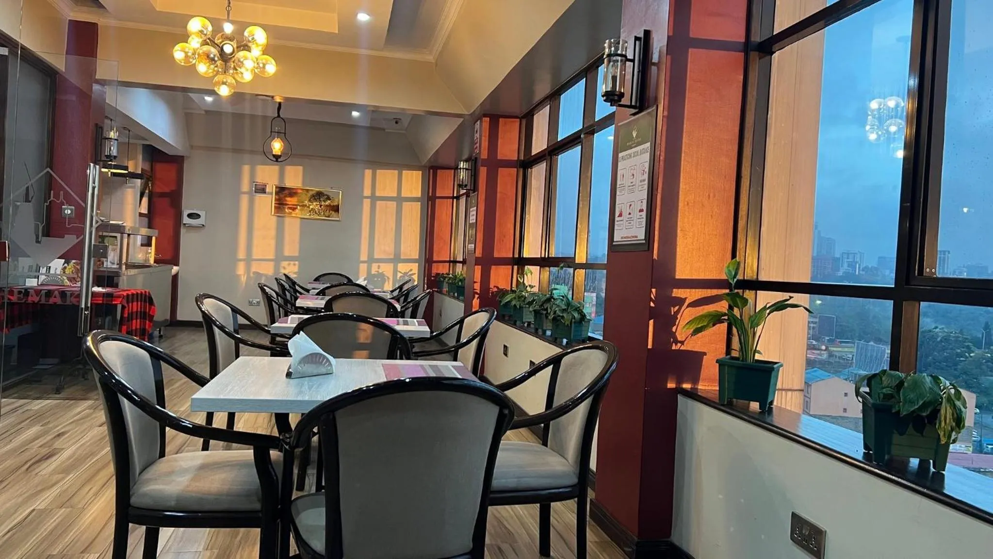 Restaurant/Places to Eat in Hemak Suites