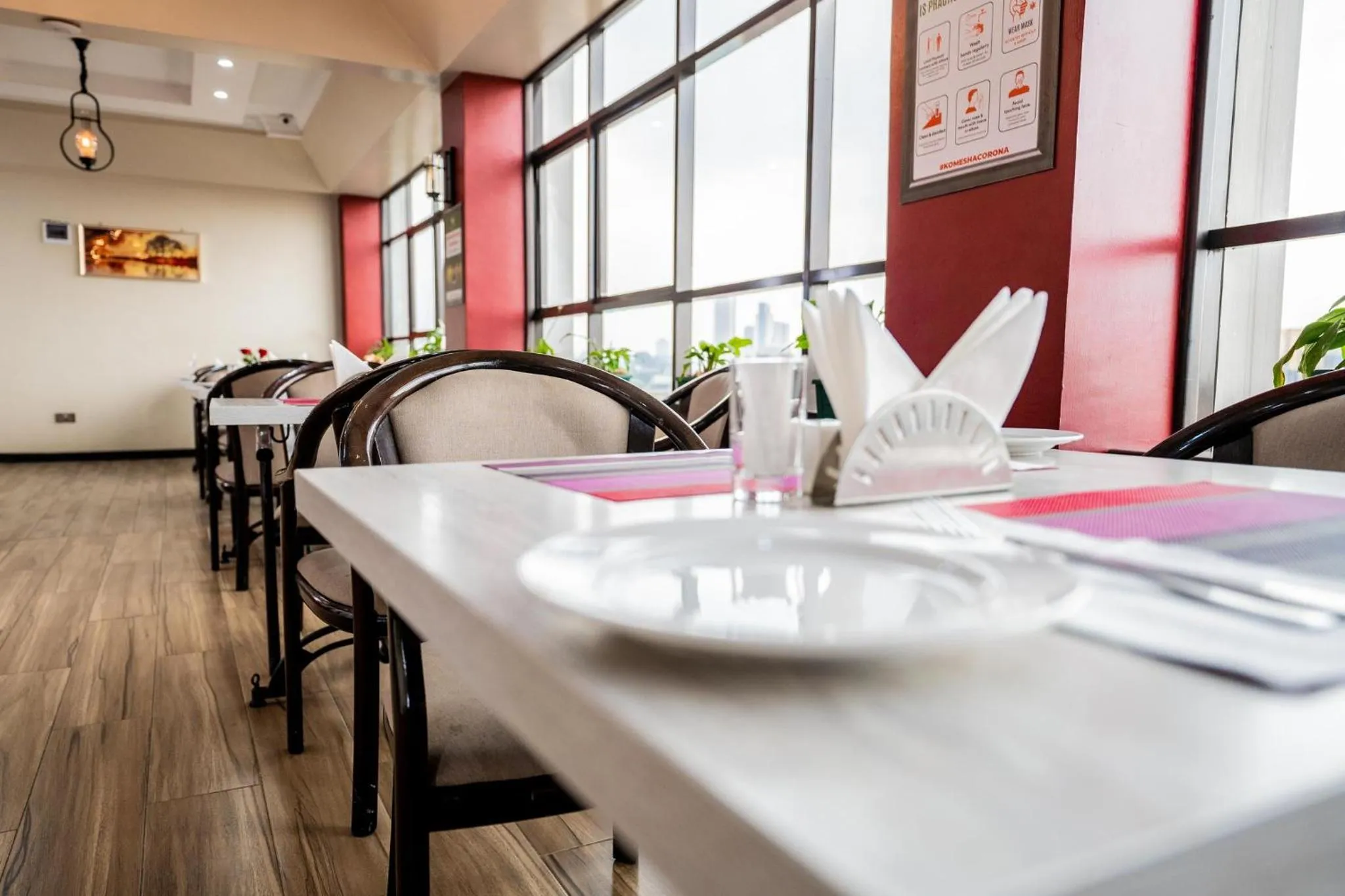 Restaurant/Places to Eat in Hemak Suites