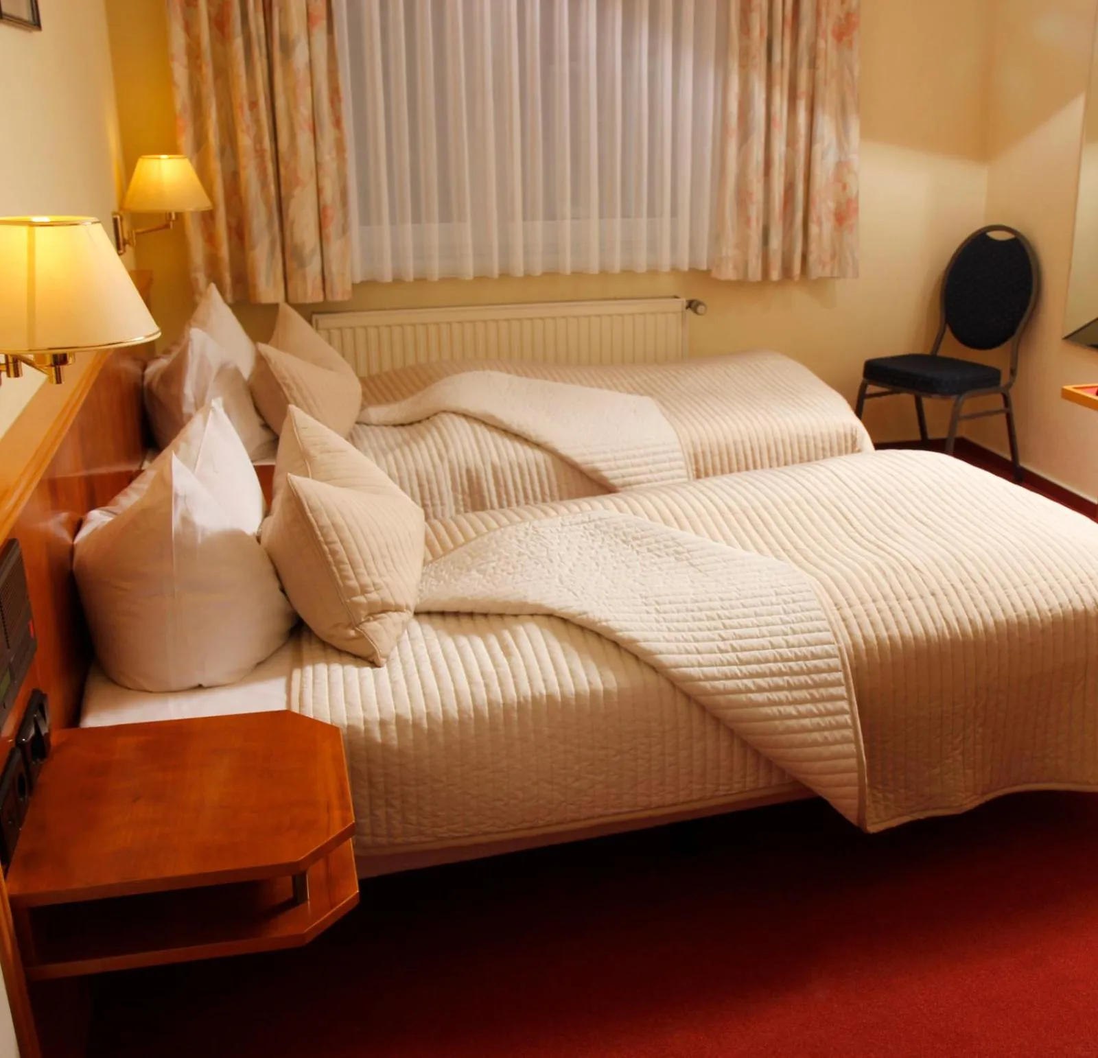 Photo of the whole room, Bed in Brocki's Hotel Stadt Hamburg