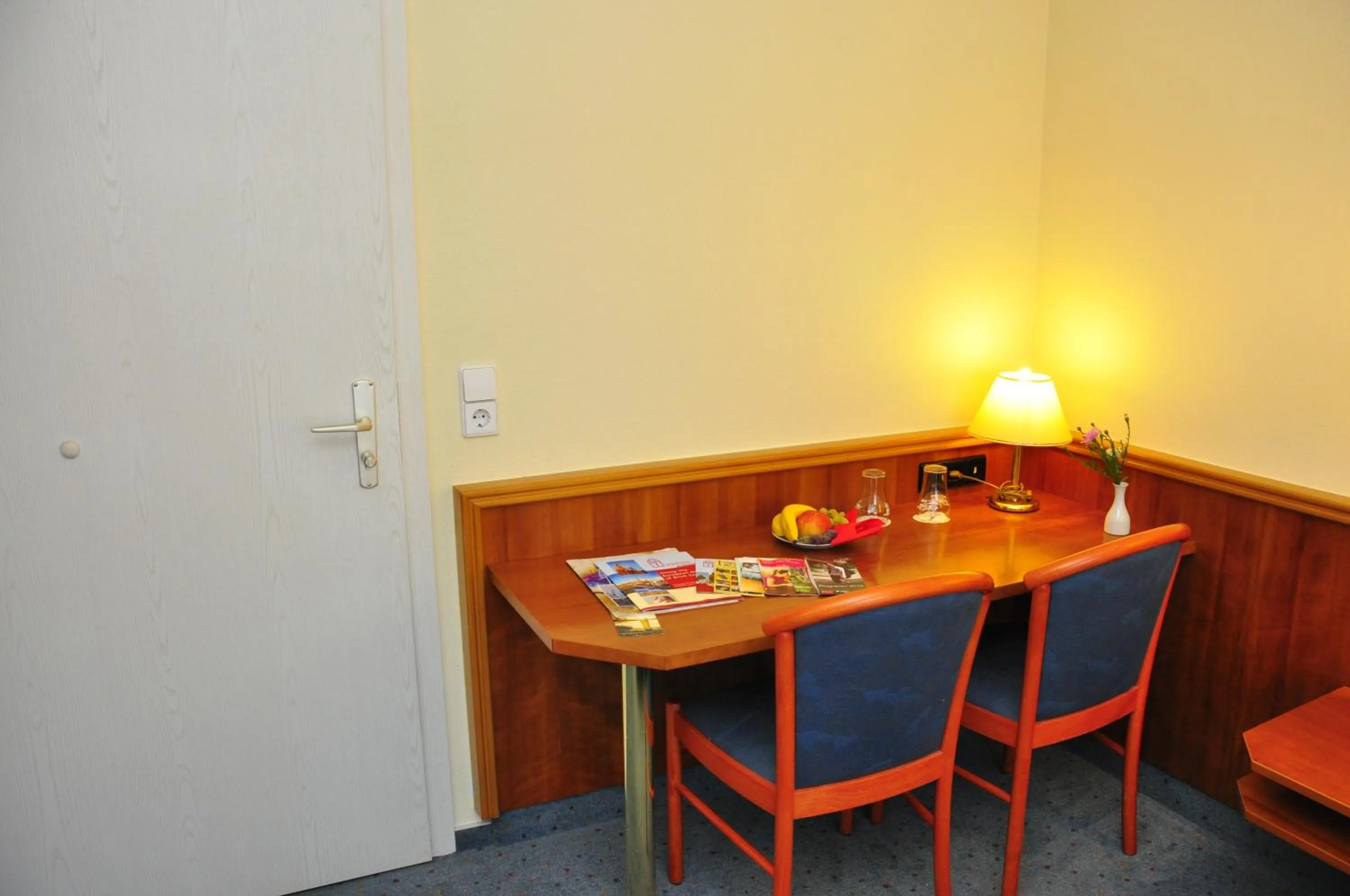 Photo of the whole room in Brocki's Hotel Stadt Hamburg