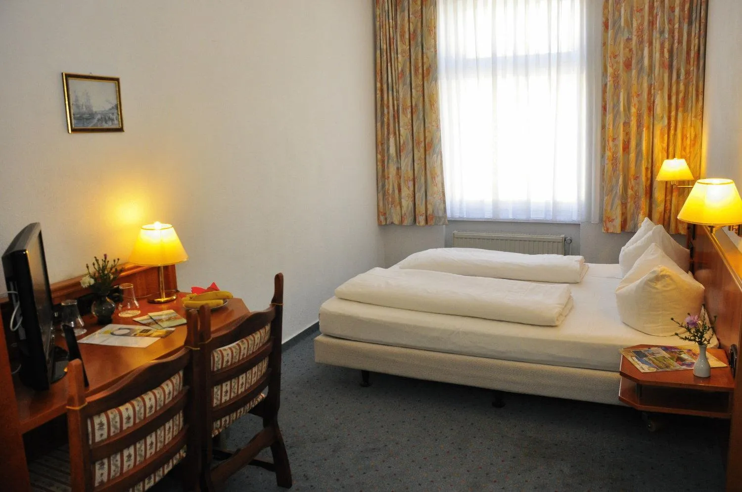 Bedroom, Bed in Brocki's Hotel Stadt Hamburg