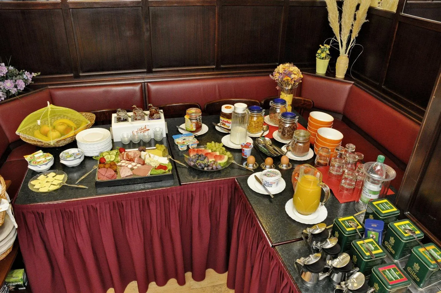 Buffet breakfast in Brocki's Hotel Stadt Hamburg