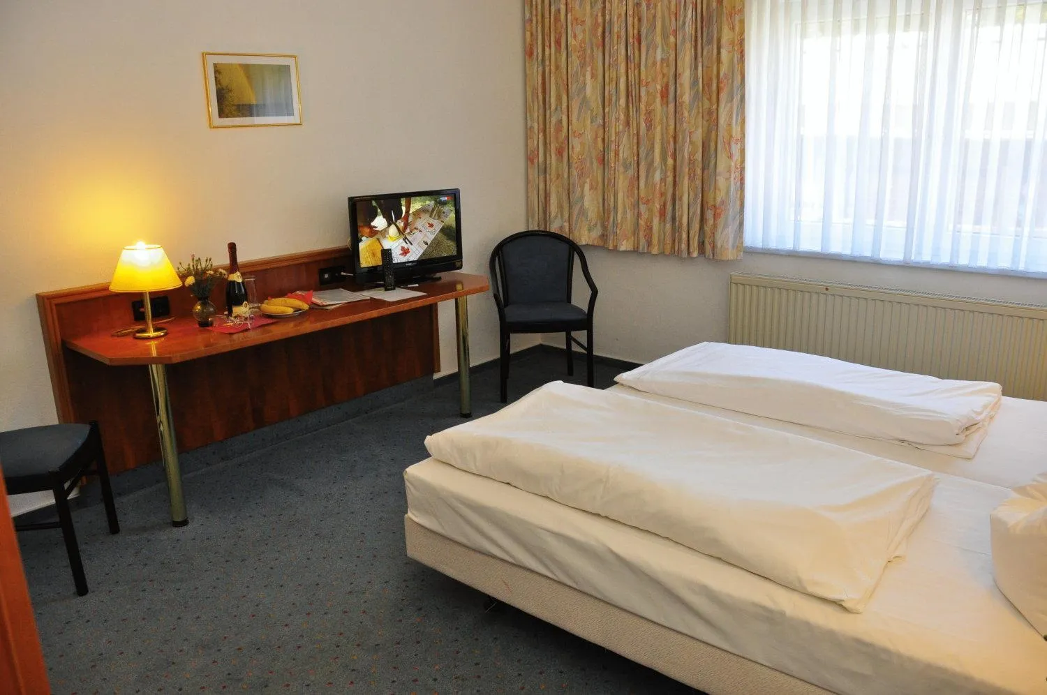 Bedroom, Bed in Brocki's Hotel Stadt Hamburg