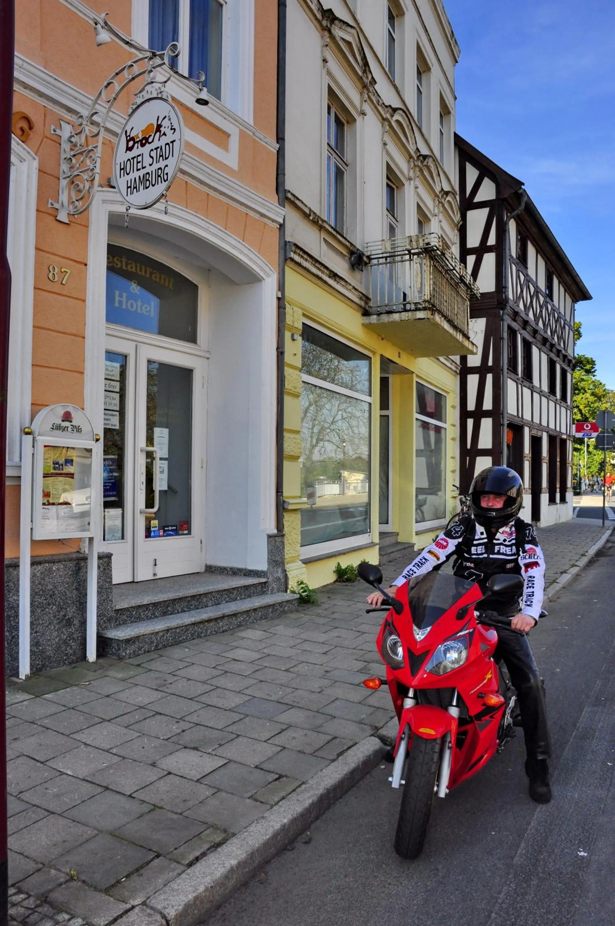Property logo or sign in Brocki's Hotel Stadt Hamburg