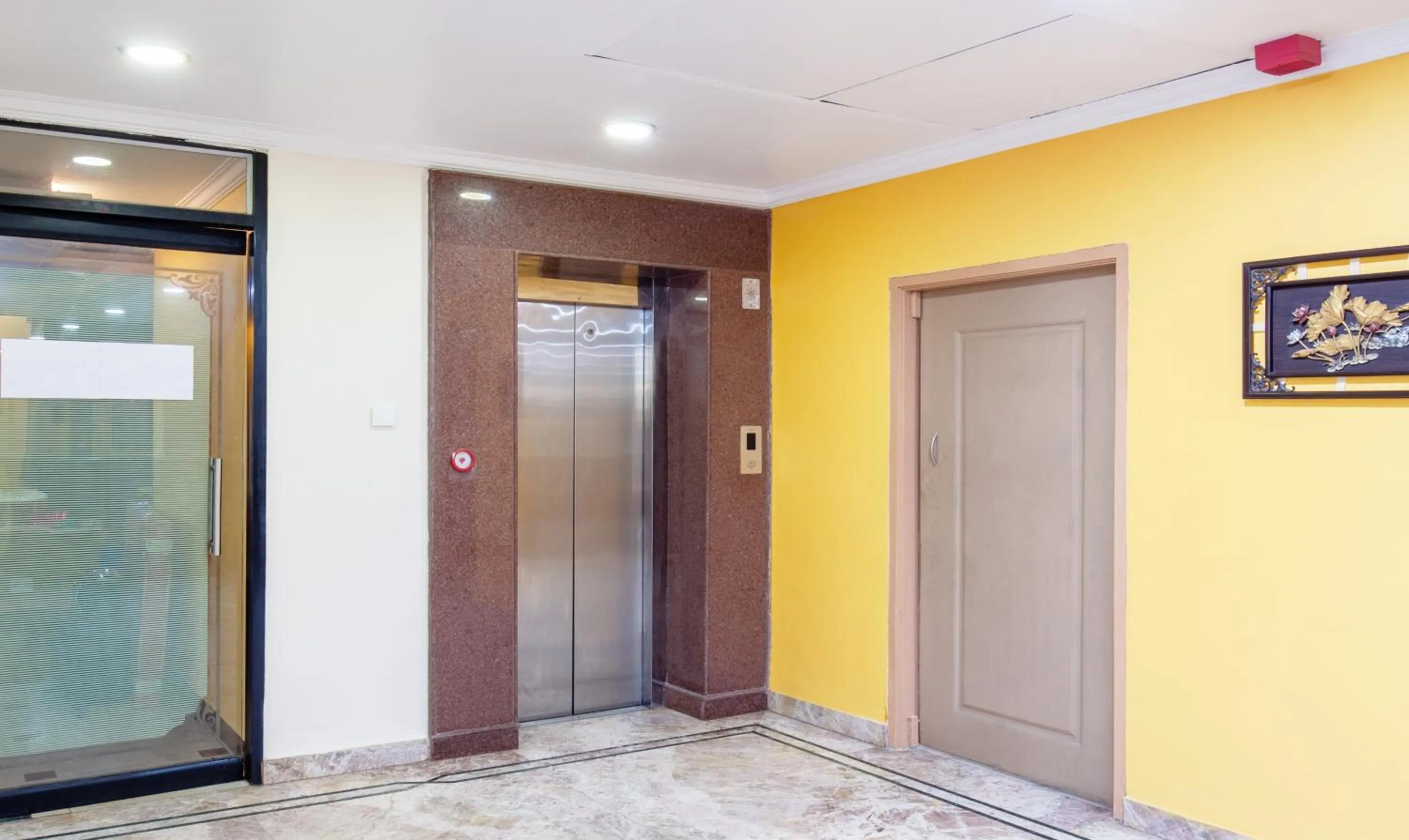 elevator in Treebo Y Hotels Elite, Khandagiri