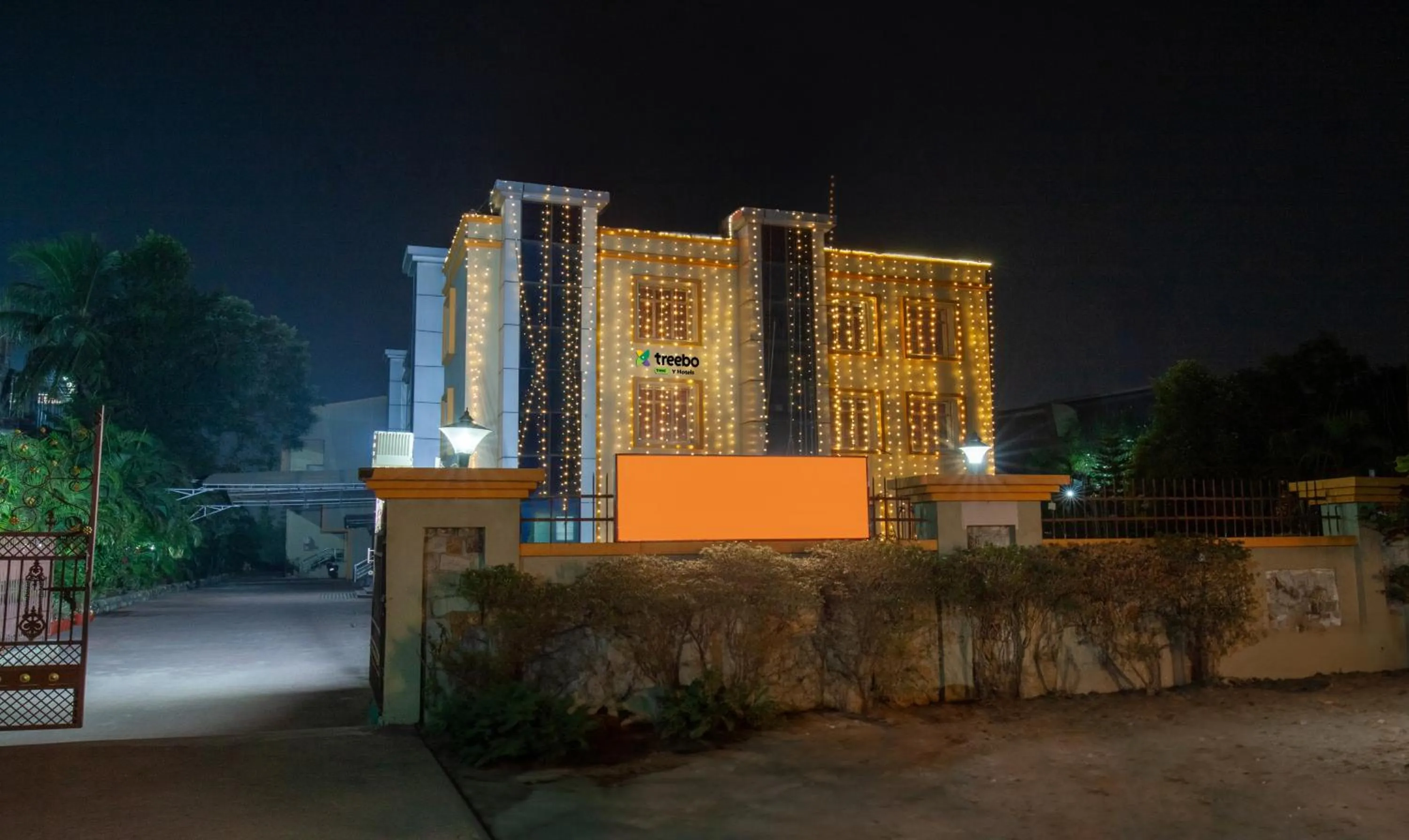 Facade/entrance in Treebo Y Hotels Elite, Khandagiri