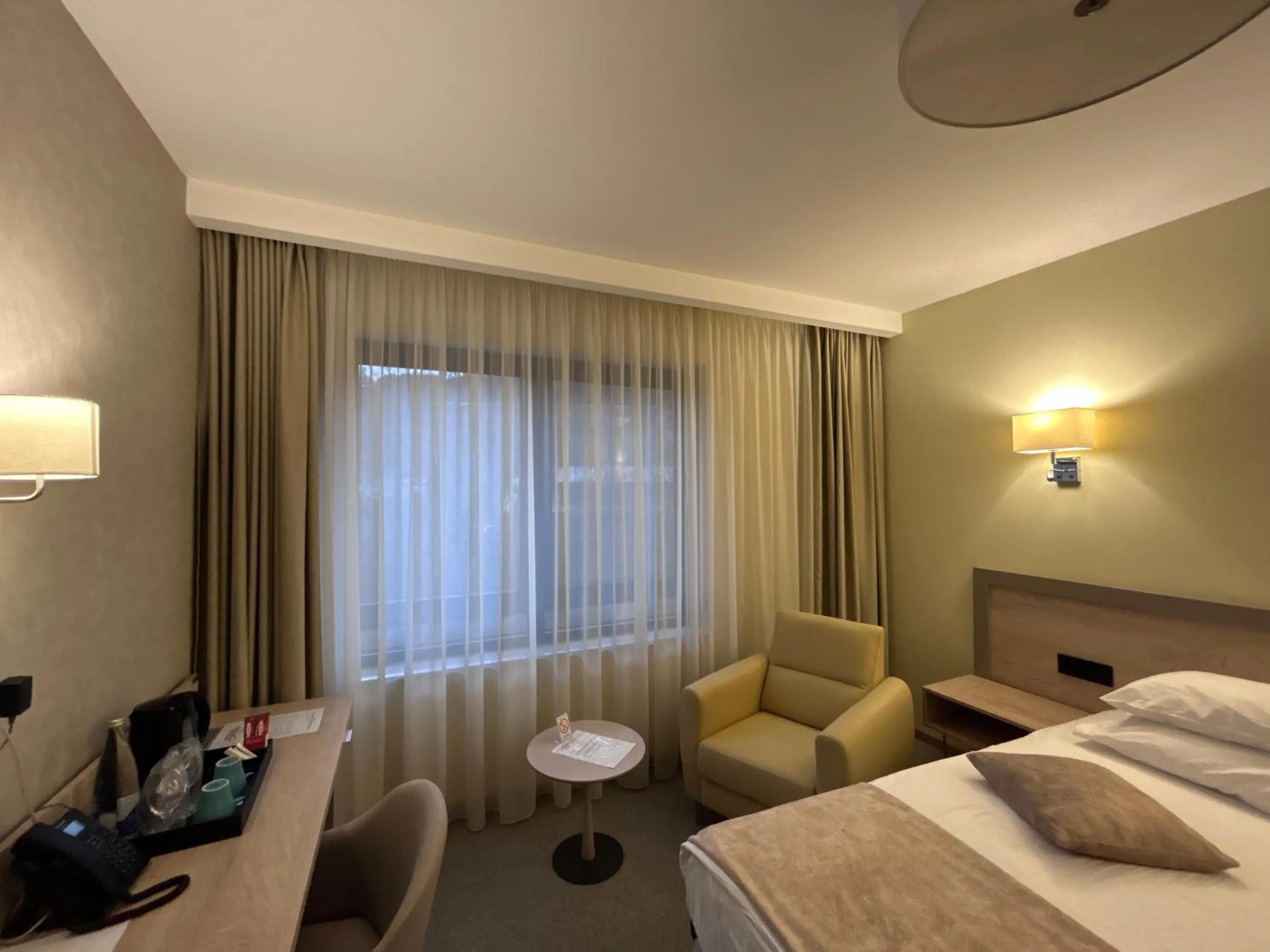 Living room, Bed in Hotel Siesta