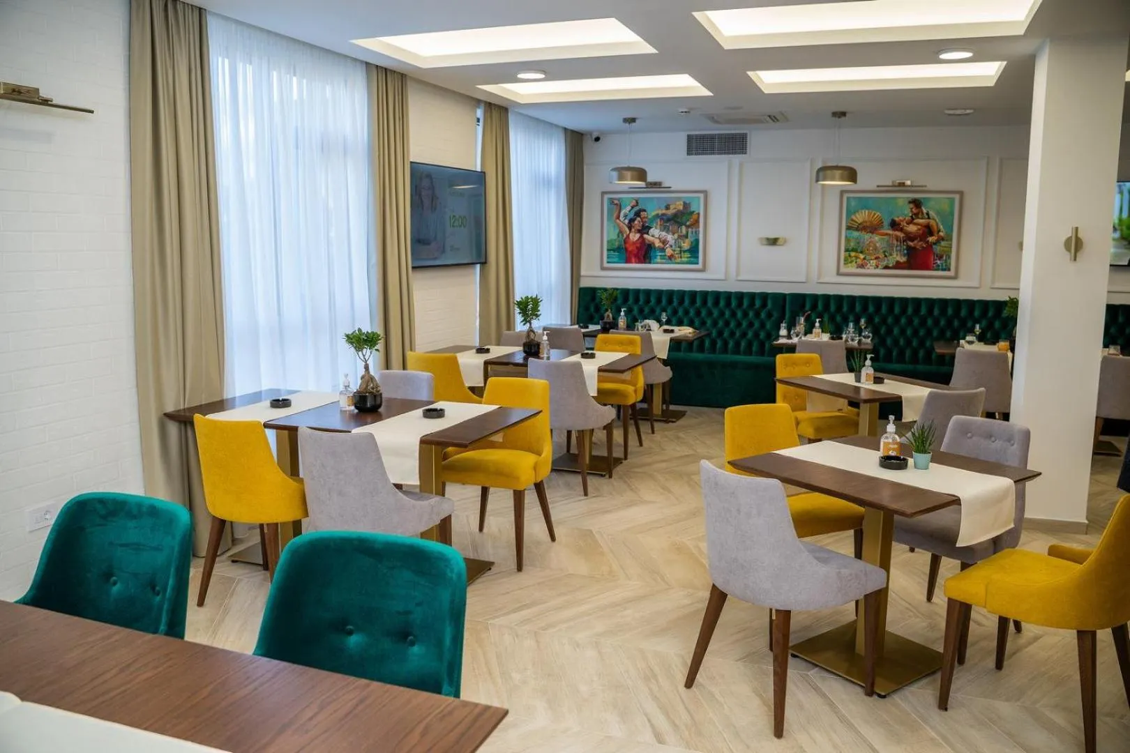 Restaurant/places to eat in Hotel Siesta