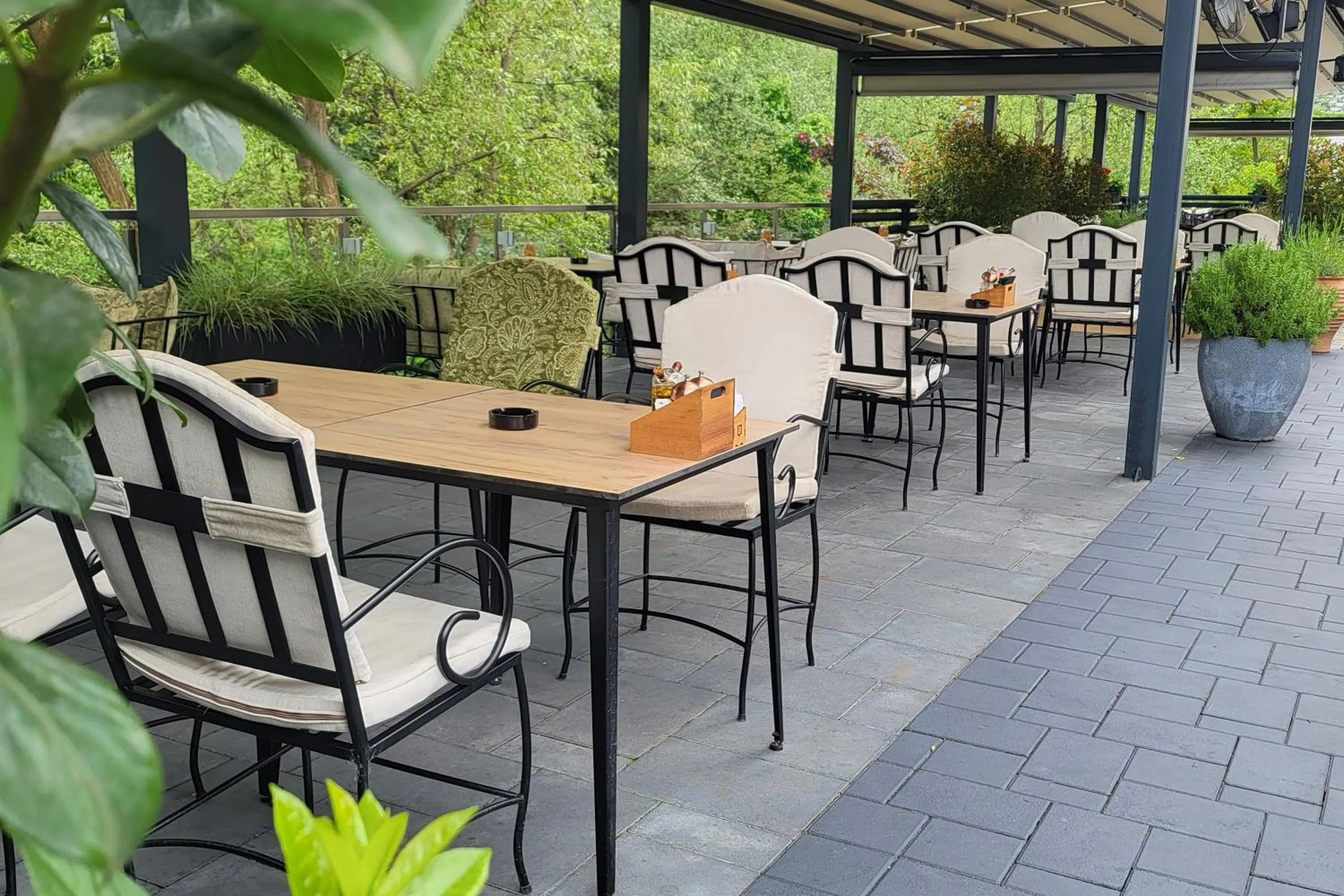 Restaurant/places to eat in Hotel Siesta