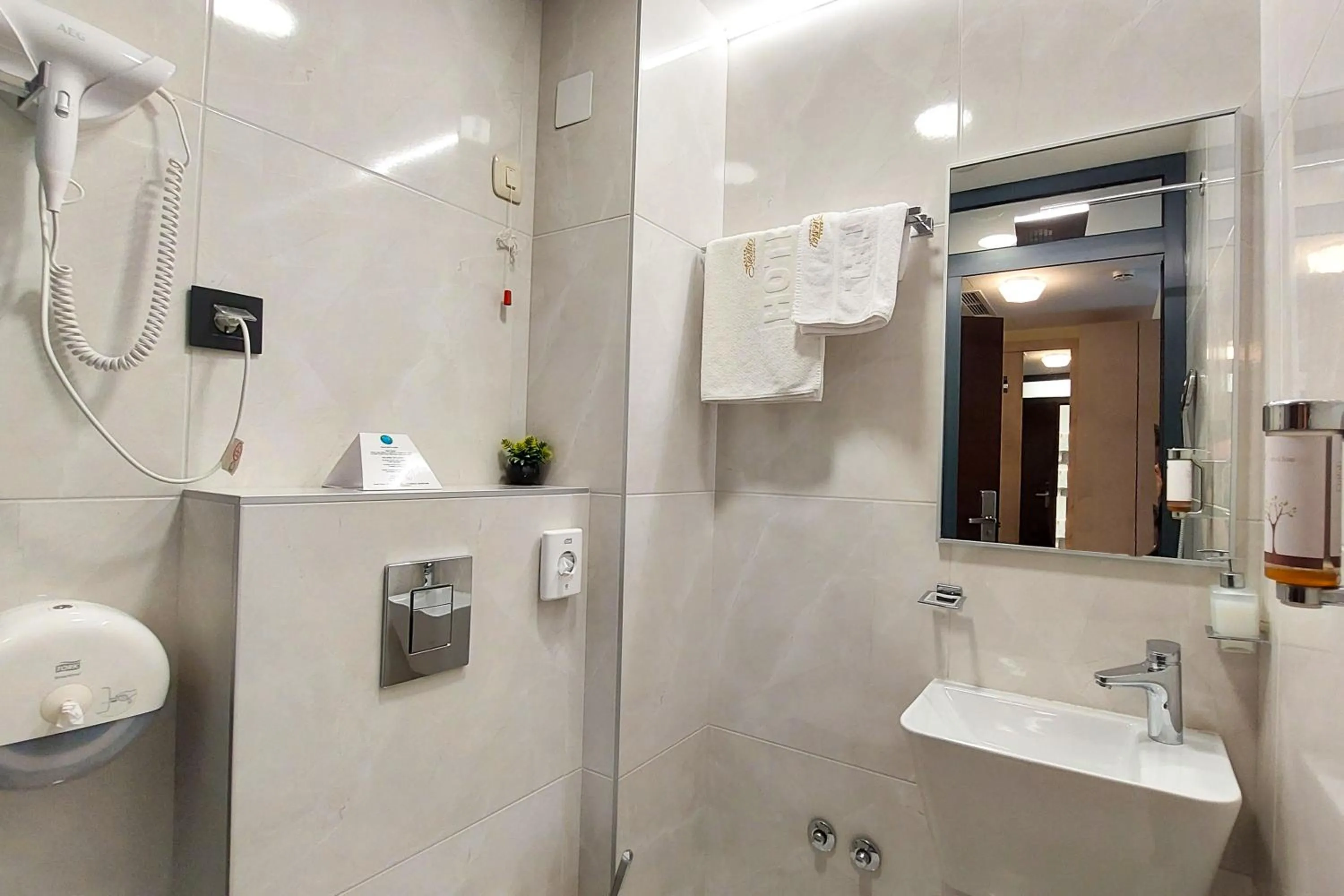 Shower in Hotel Siesta