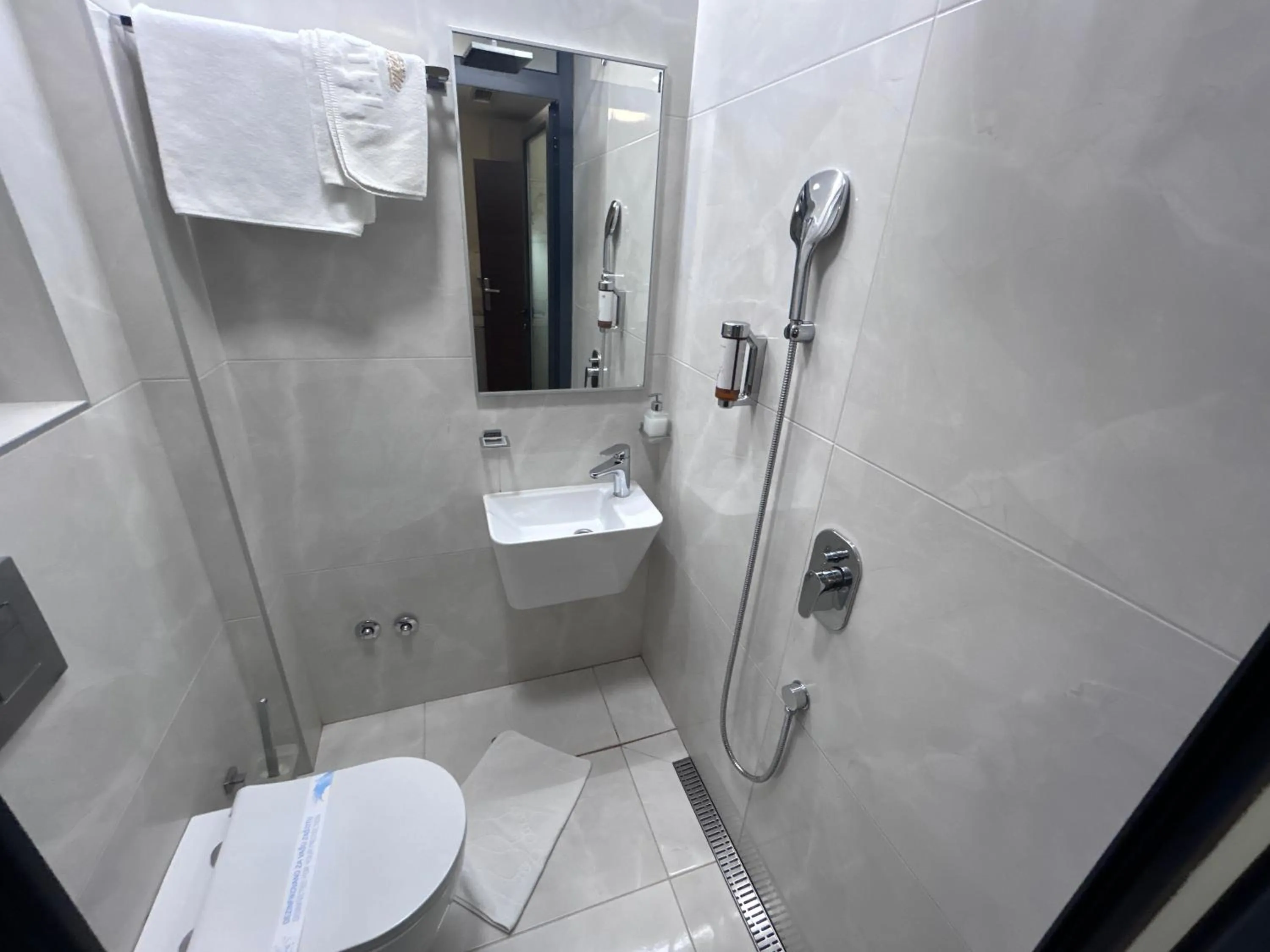 Shower in Hotel Siesta