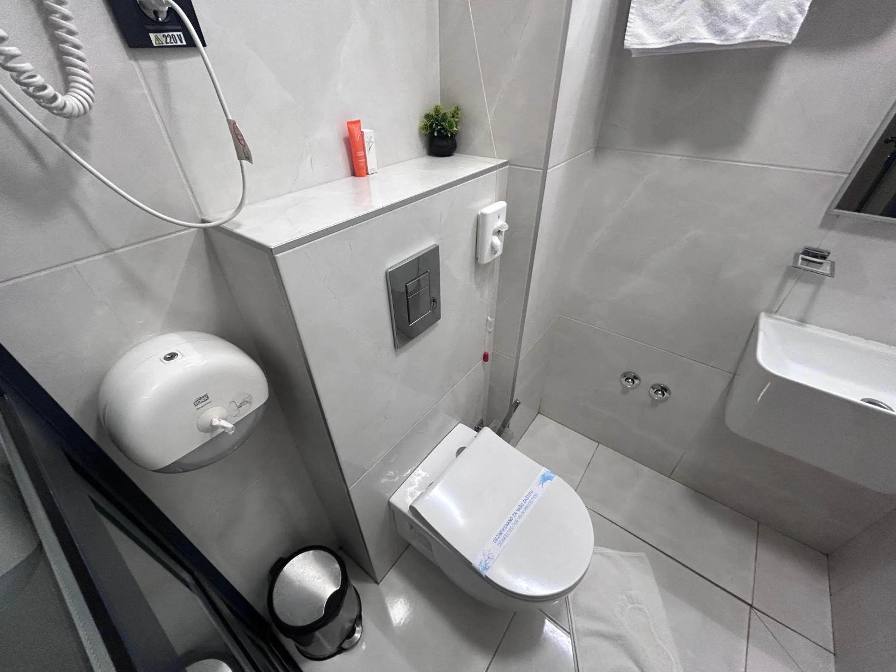 Shower in Hotel Siesta