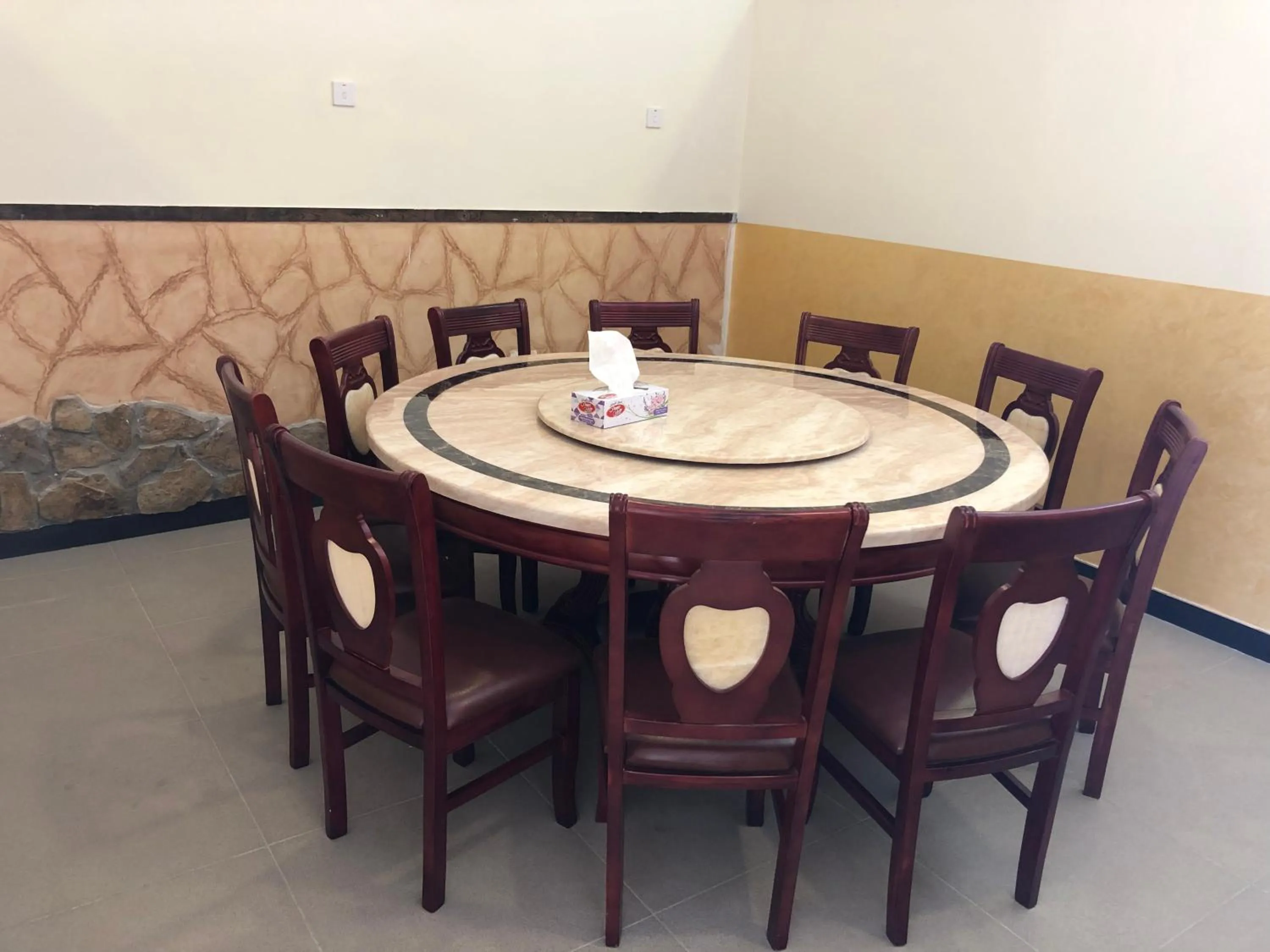 Dining area in Al Jabal Hotel