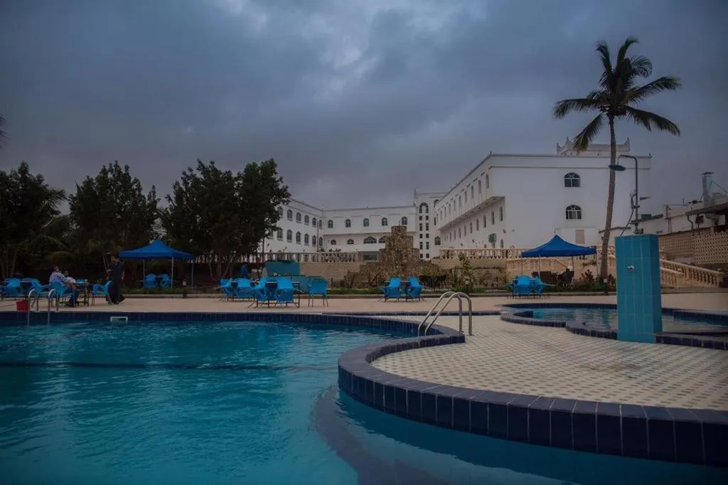 Swimming pool in Al Jabal Hotel