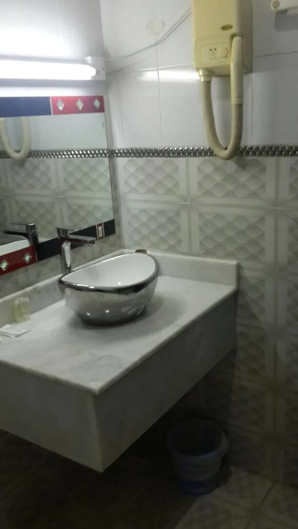 Bathroom in Al Jabal Hotel